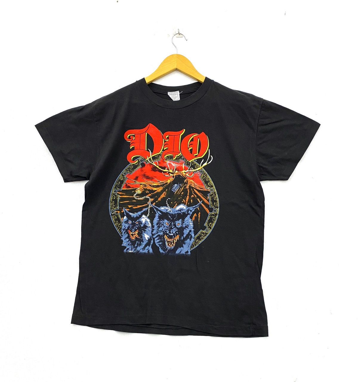 Band Tees vintage 1990 DIO lock up the wolves album metal t-shirts Size US L / EU 52-54 / 3 - 1 Thumbnail