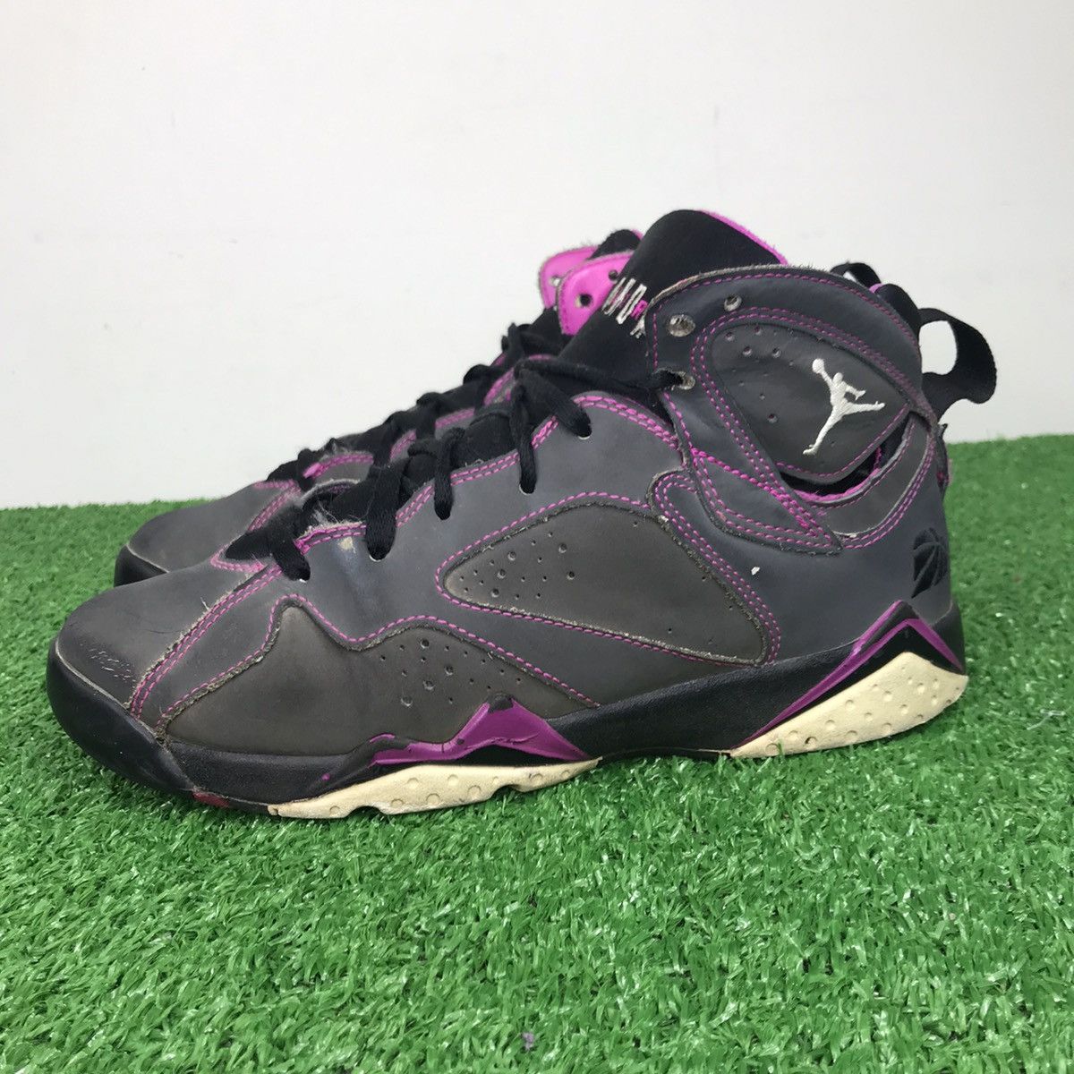 Jordan Brand Nike Air Jordan 7 Retro 30th GS Valentine’s Day Size US 7 / EU 40 - 3 Thumbnail