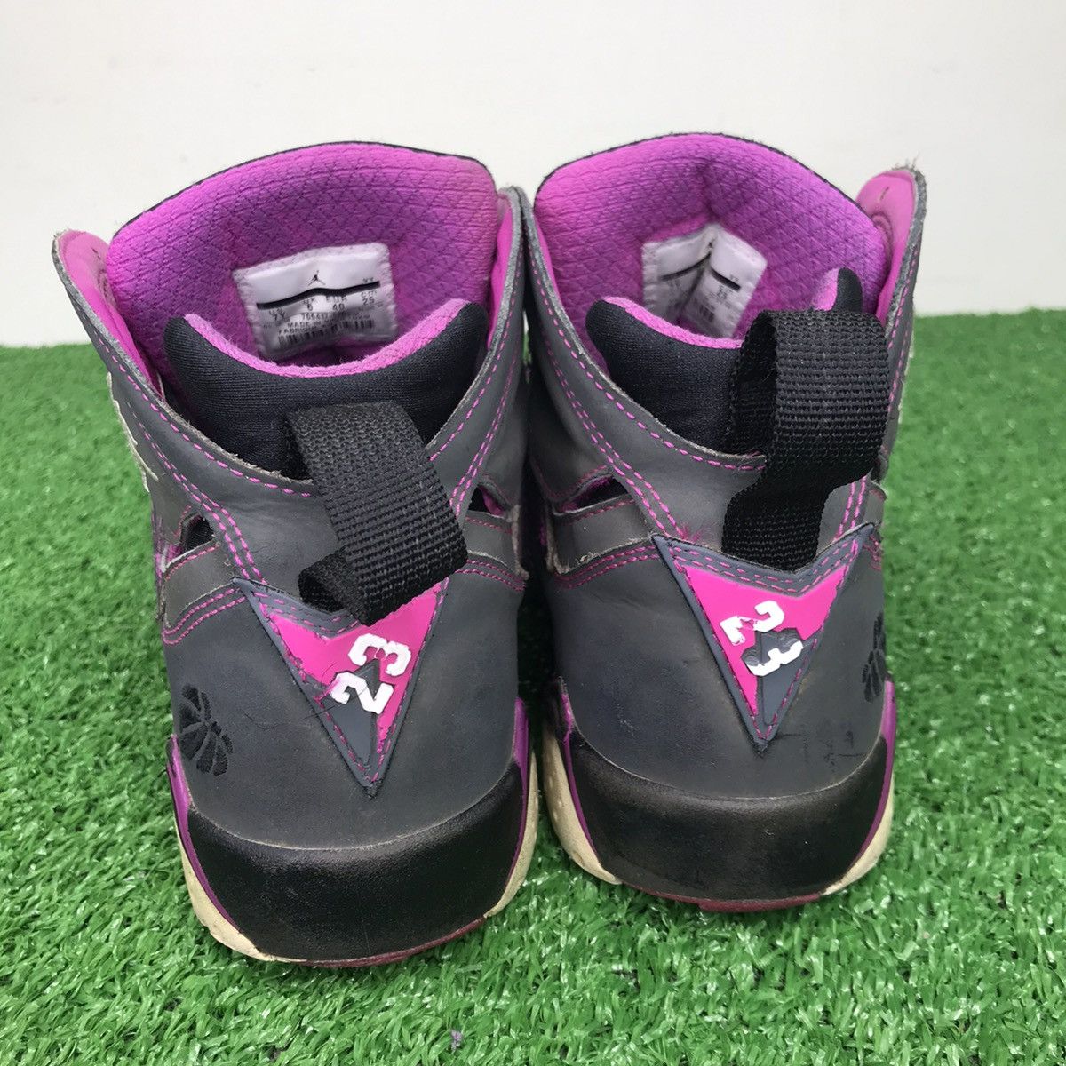 Jordan Brand Nike Air Jordan 7 Retro 30th GS Valentine’s Day Size US 7 / EU 40 - 4 Thumbnail