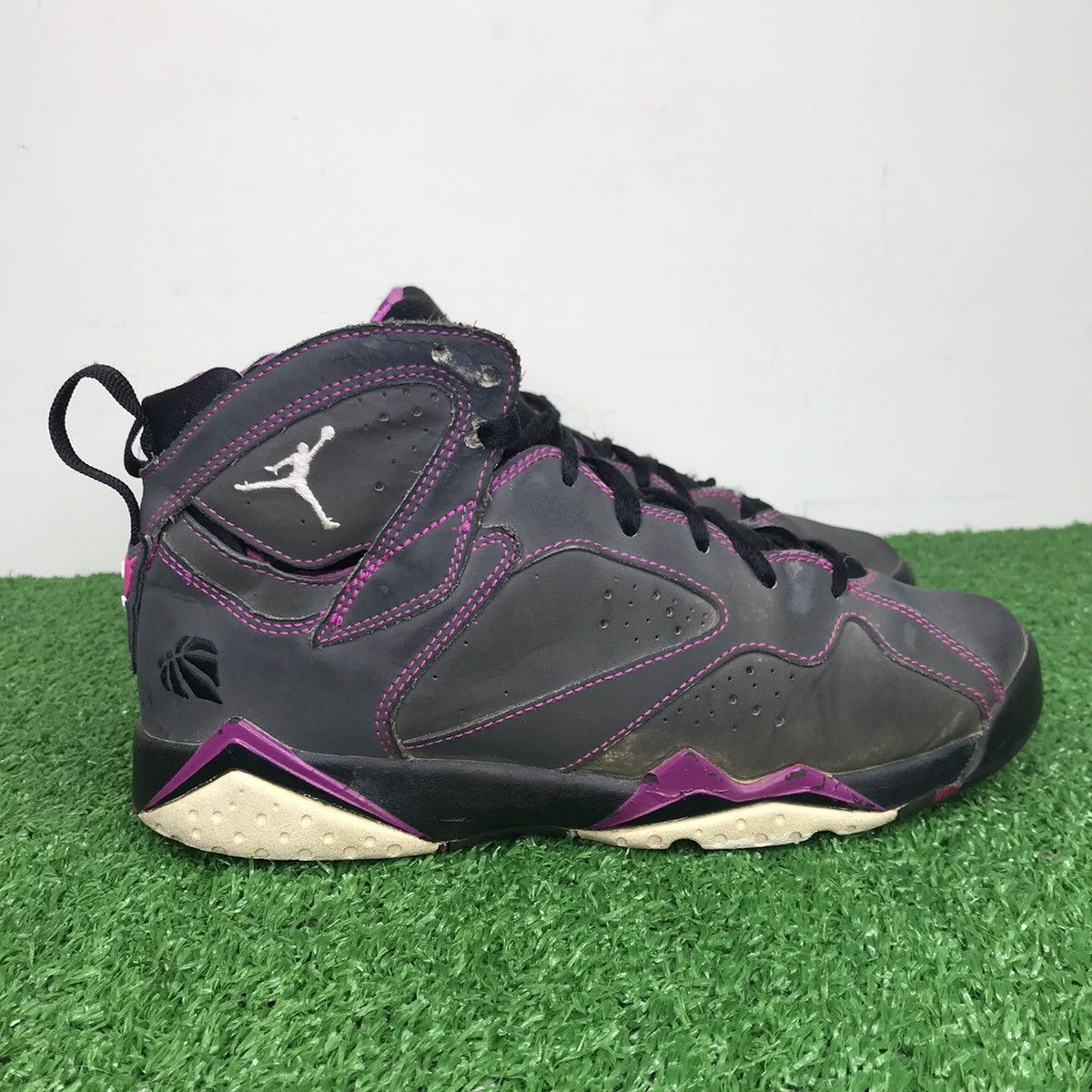 Jordan Brand Nike Air Jordan 7 Retro 30th GS Valentine’s Day Size US 7 / EU 40 - 1 Thumbnail