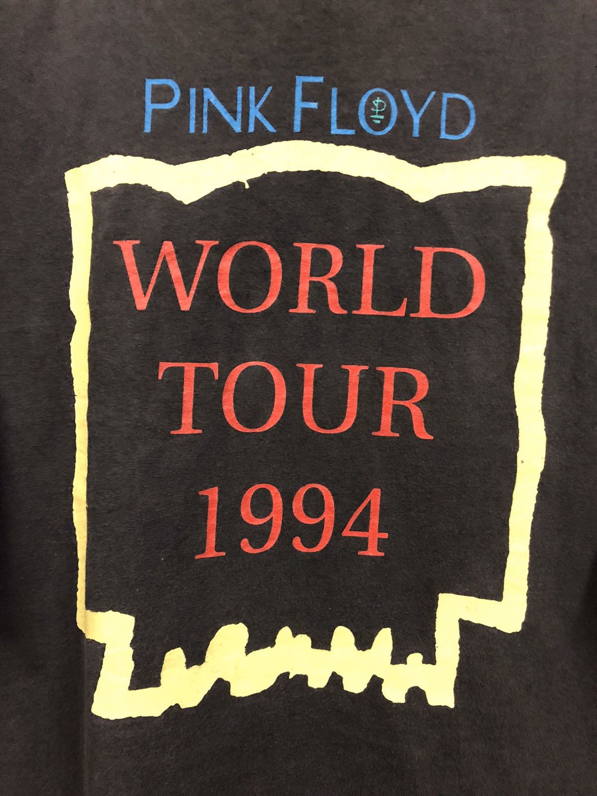 Vintage Vintage 1994 Rare Pink Floyd world Tour t shirt 90s Size US XL / EU 56 / 4 - 4 Thumbnail