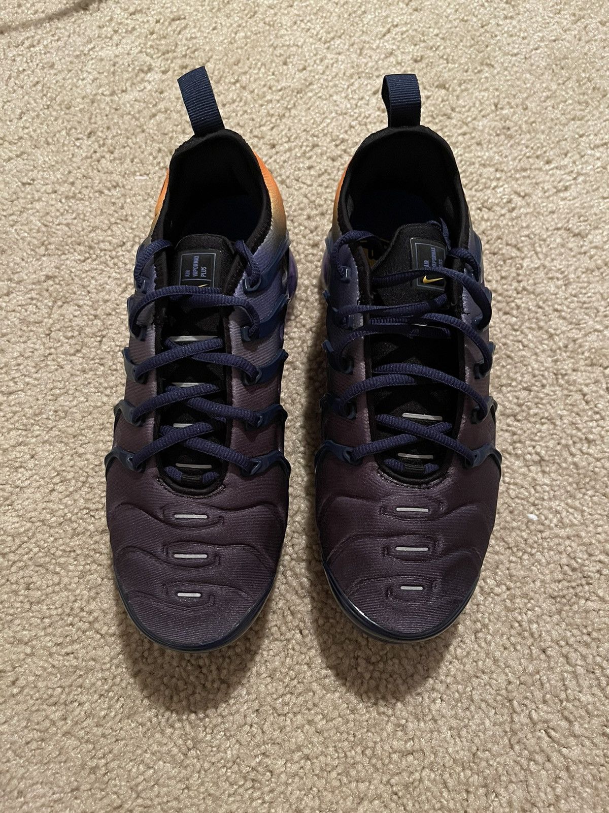 Nike W Air Vapormax Plus Size US 8 / EU 41 - 2 Thumbnail