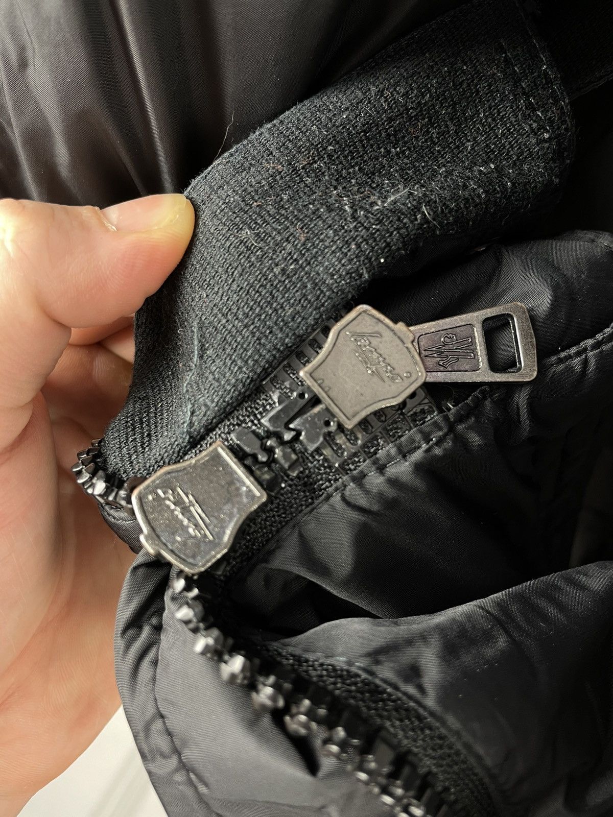Moncler Moncler down jacket luxury size Medium logo black puffer Size US M / EU 48-50 / 2 - 7 Thumbnail