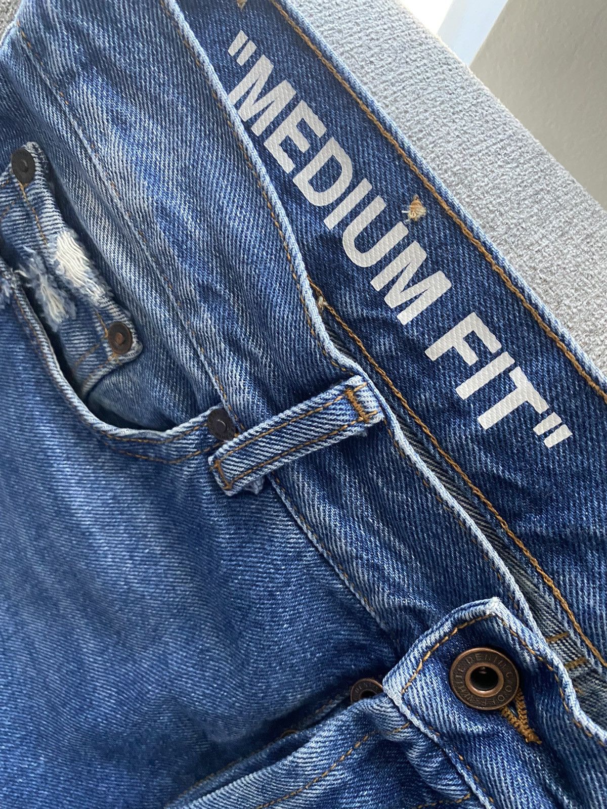 Off-White Off-White diagonal distressed medium wash denim size 32 Size US 32 / EU 48 - 2 Thumbnail