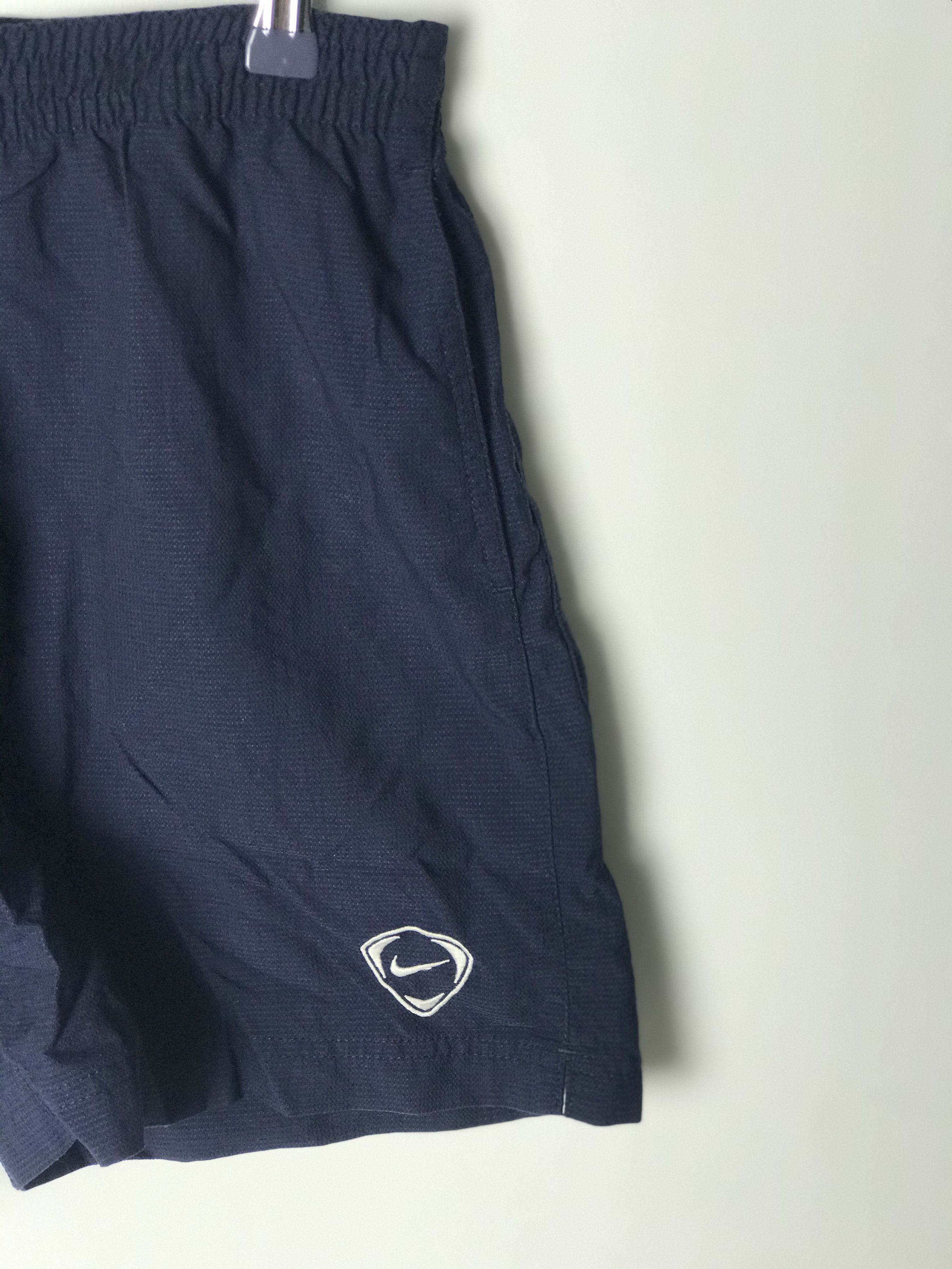 Nike × Vintage Nike vintage shorts pants small embroidered logo 00s Size US 30 / EU 46 - 2 Thumbnail