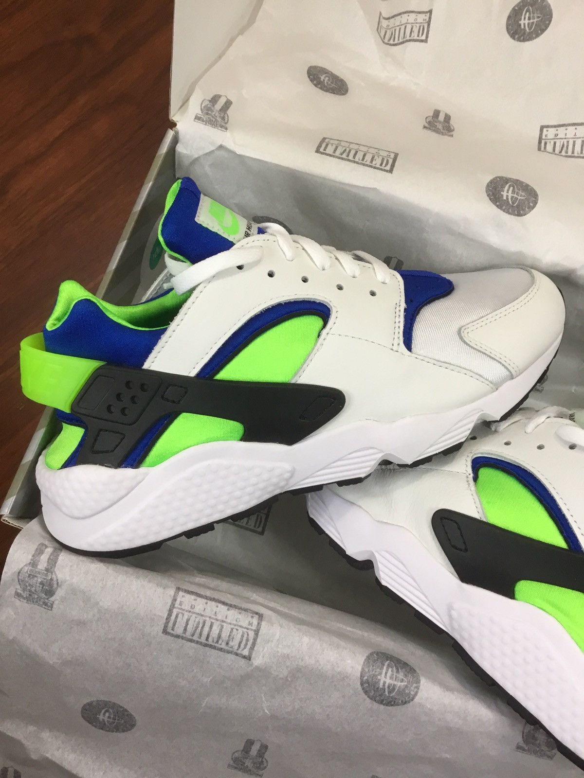 Nike Nike Air Huarache Scream Green Size US 10 / EU 43 - 12 Thumbnail