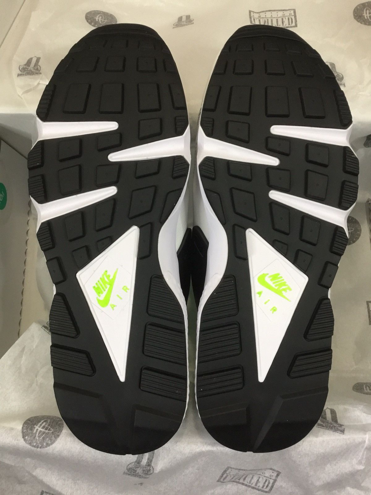 Nike Nike Air Huarache Scream Green Size US 10 / EU 43 - 5 Thumbnail