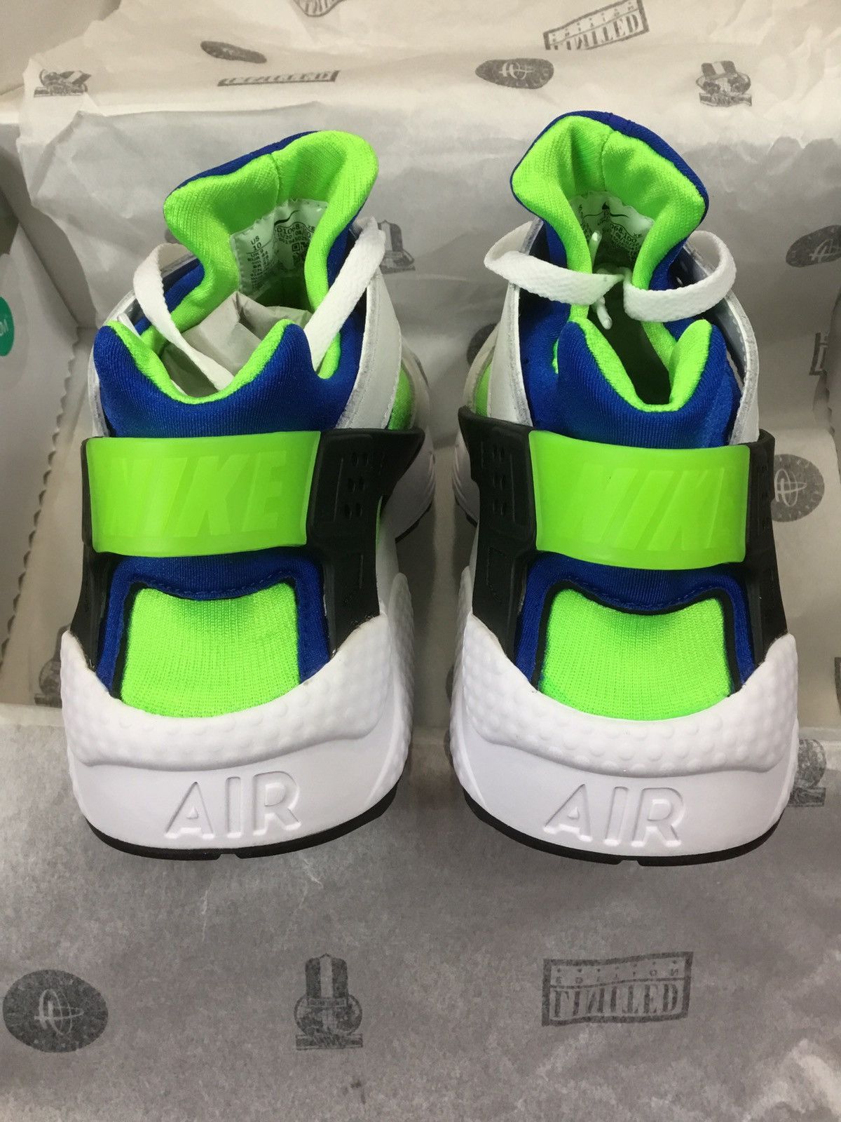 Nike Nike Air Huarache Scream Green Size US 10 / EU 43 - 9 Thumbnail