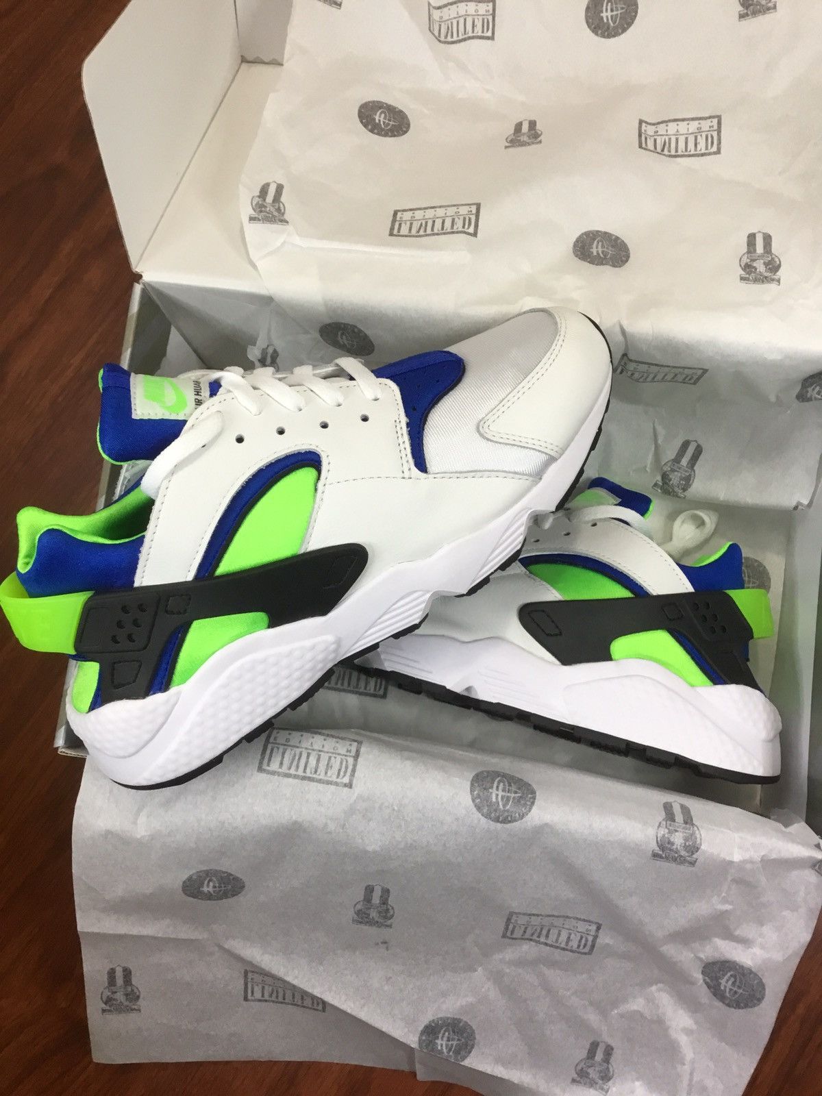 Nike Nike Air Huarache Scream Green Size US 10 / EU 43 - 2 Thumbnail
