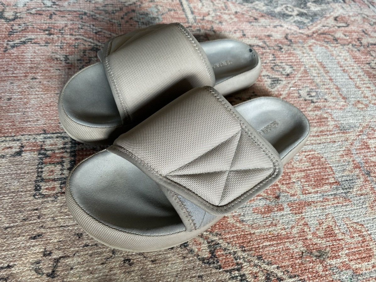Yeezy season 6 taupe sales