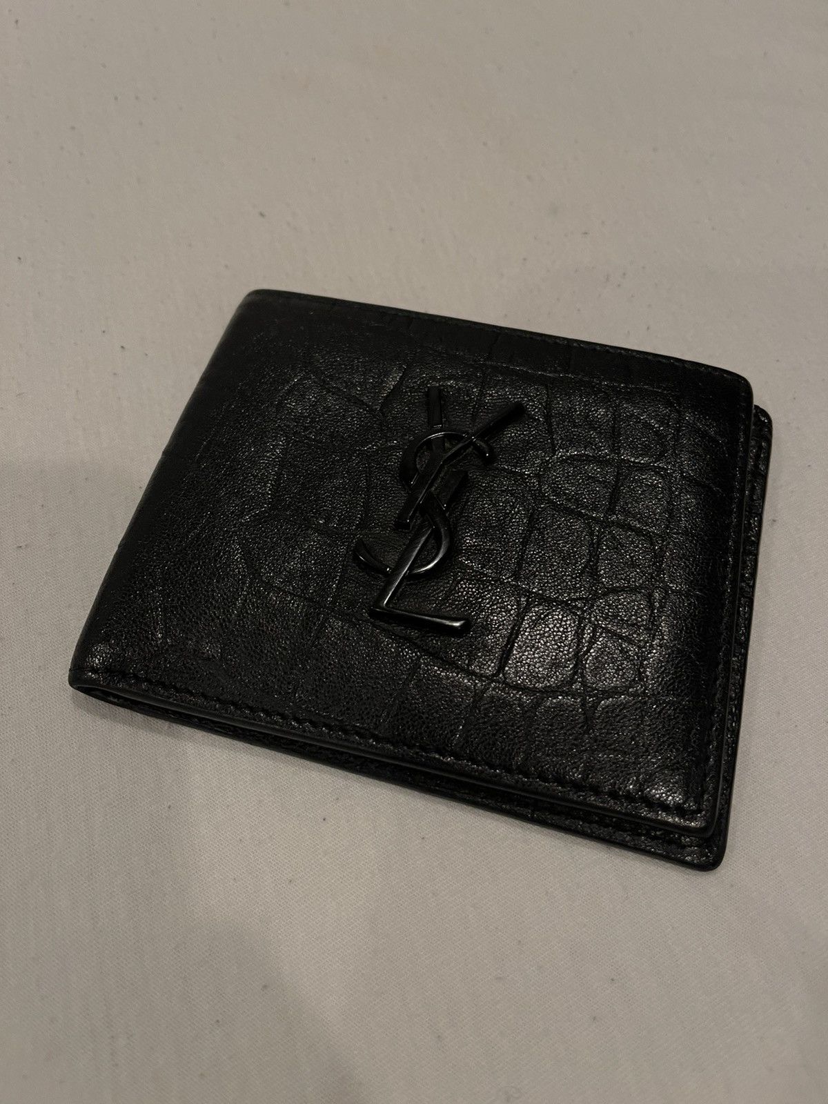 Saint Laurent MONOGRAM EAST/WEST WALLET IN CROCODILE EMBOSSED LEATHER  453276 C9H0U 1000 