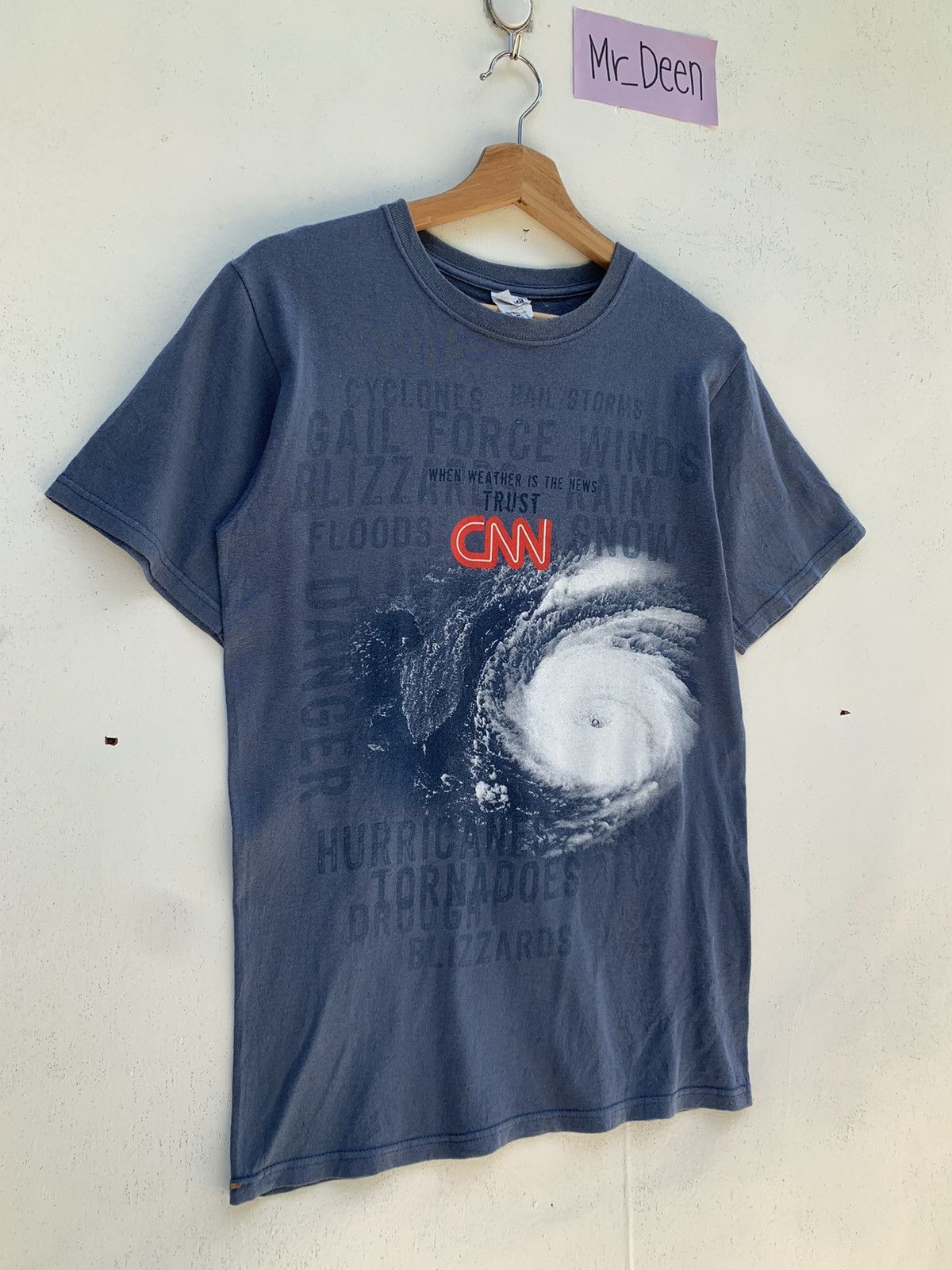 Vintage Vintage 90s CNN The World News Leader Tshirt Size US S / EU 44-46 / 1 - 2 Thumbnail