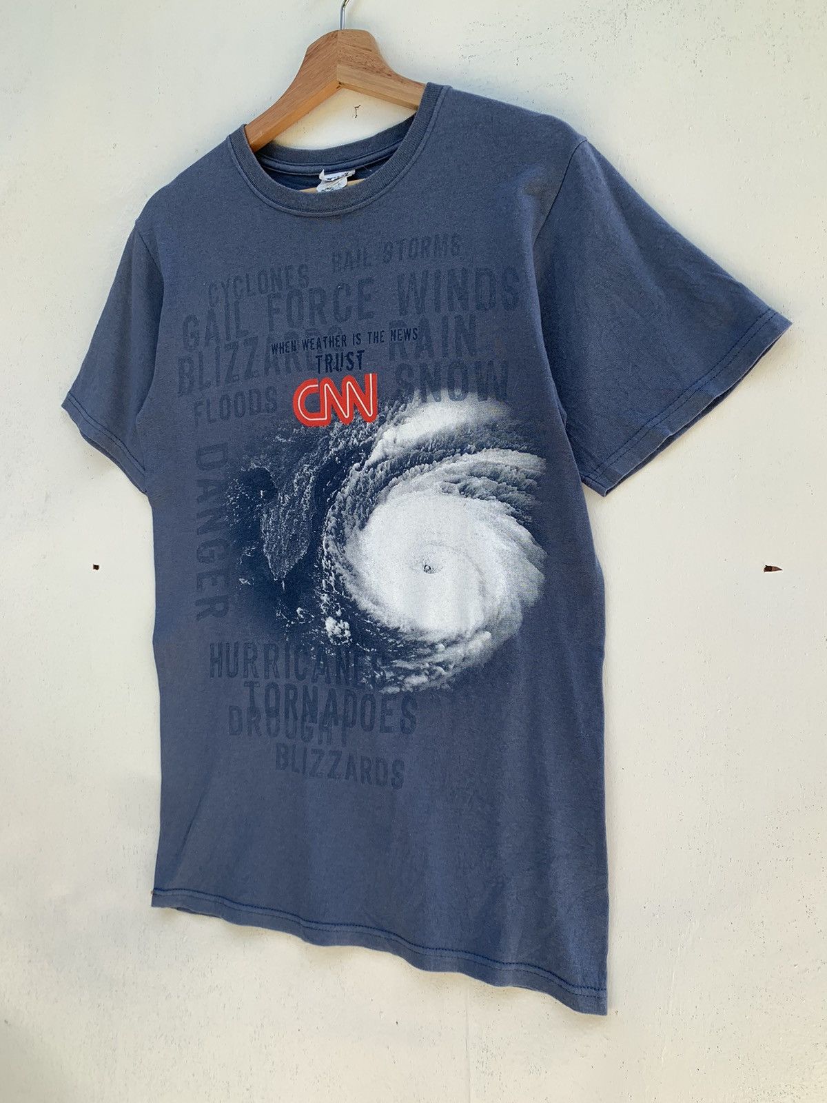 Vintage Vintage 90s CNN The World News Leader Tshirt Size US S / EU 44-46 / 1 - 3 Thumbnail