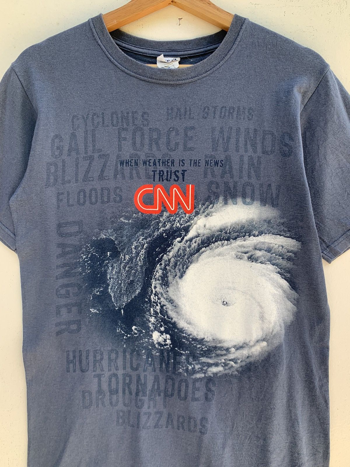 Vintage Vintage 90s CNN The World News Leader Tshirt Size US S / EU 44-46 / 1 - 5 Thumbnail