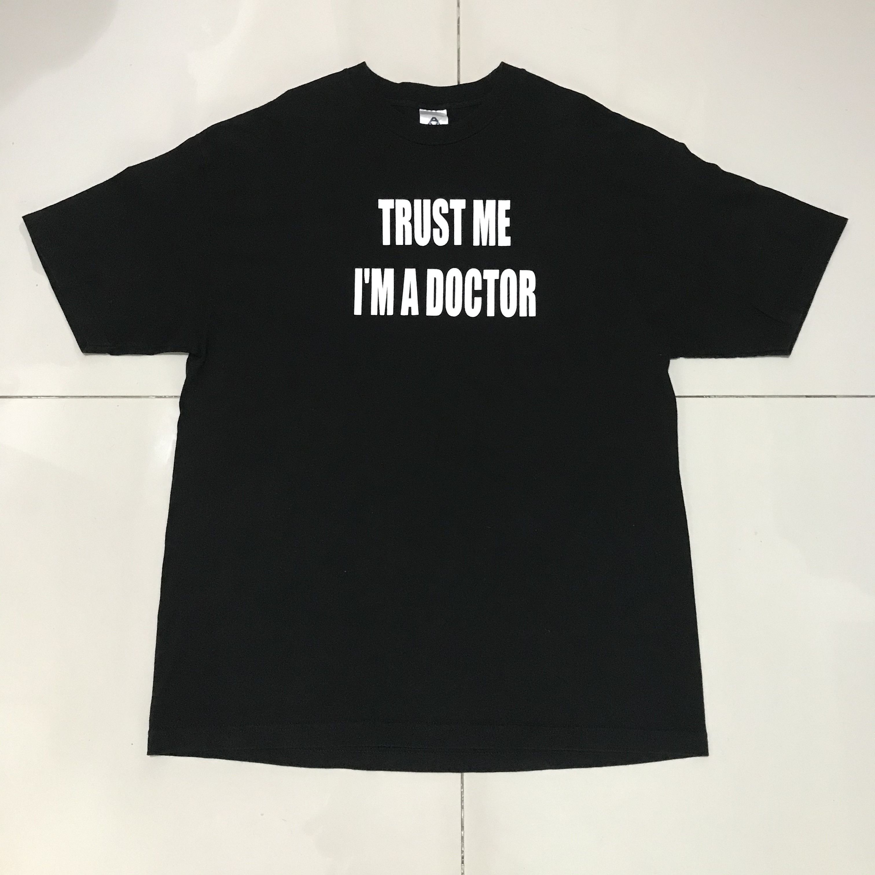Vintage Vintage TRUST ME I’M A DOCTOR Funny Movie Promo Tee Shirt Size US XL / EU 56 / 4 - 2 Thumbnail