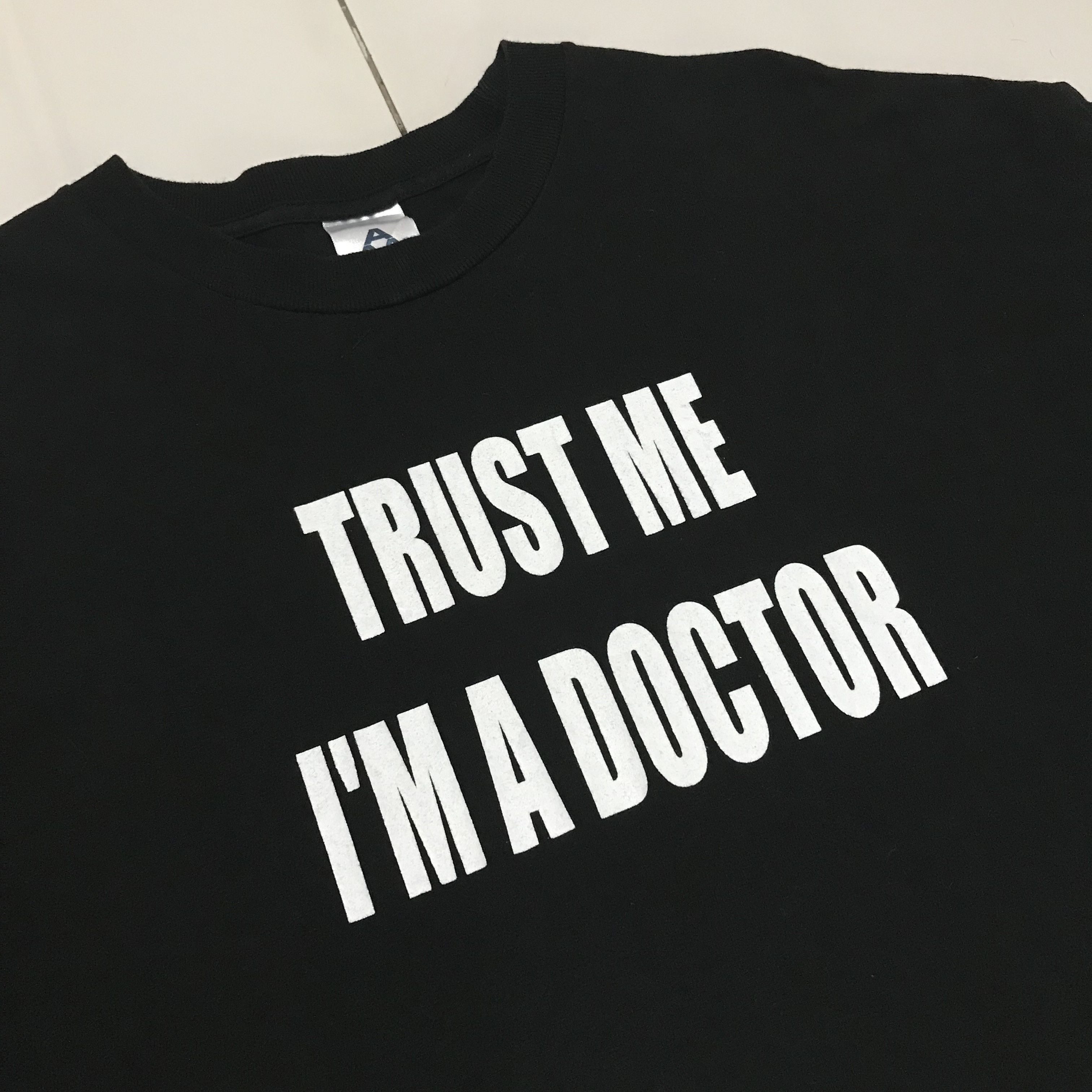 Vintage Vintage TRUST ME I’M A DOCTOR Funny Movie Promo Tee Shirt Size US XL / EU 56 / 4 - 1 Thumbnail