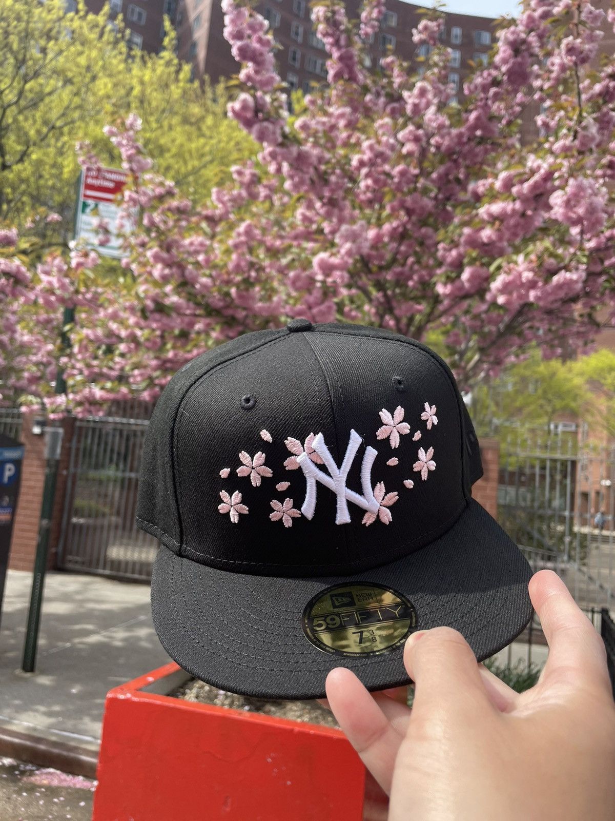 New York Yankees Cherry Blossom New Era 59Fifty Fitted Hat (Walnut Pink  Under Brim)