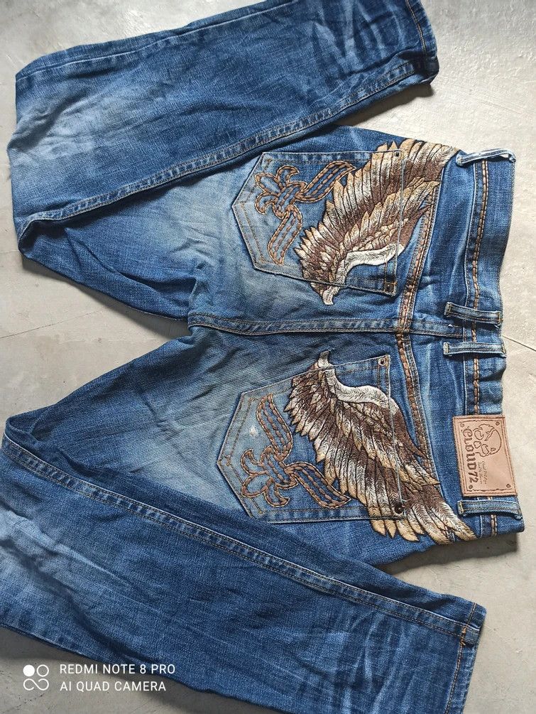 DISTRESSED DENIM EMBROIDERED FALCON