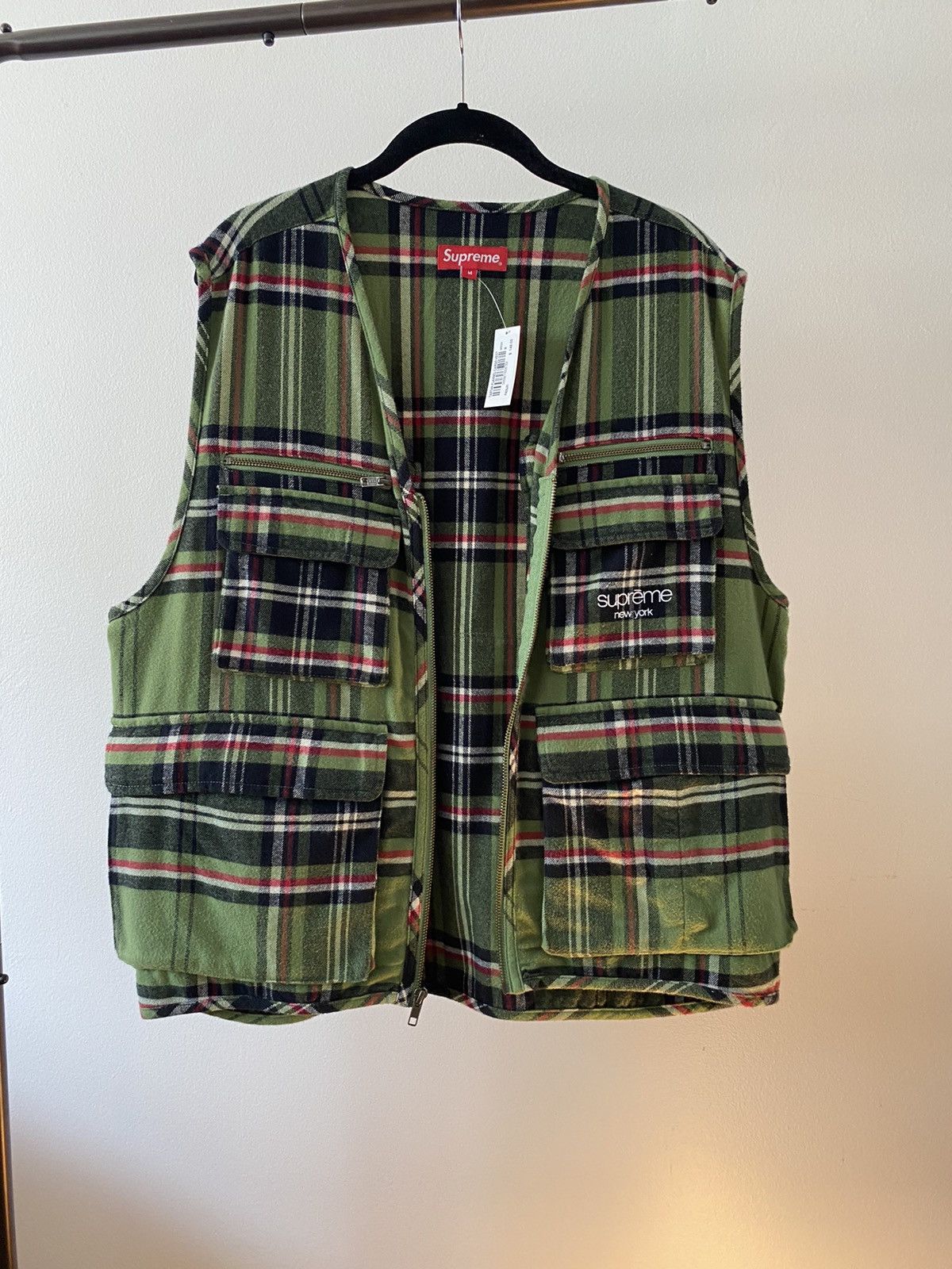 トップス supreme Tartan Flannel Cargo Vest 20aw Supreme Tartan Flannel Cargo Vest (FW20) - $148