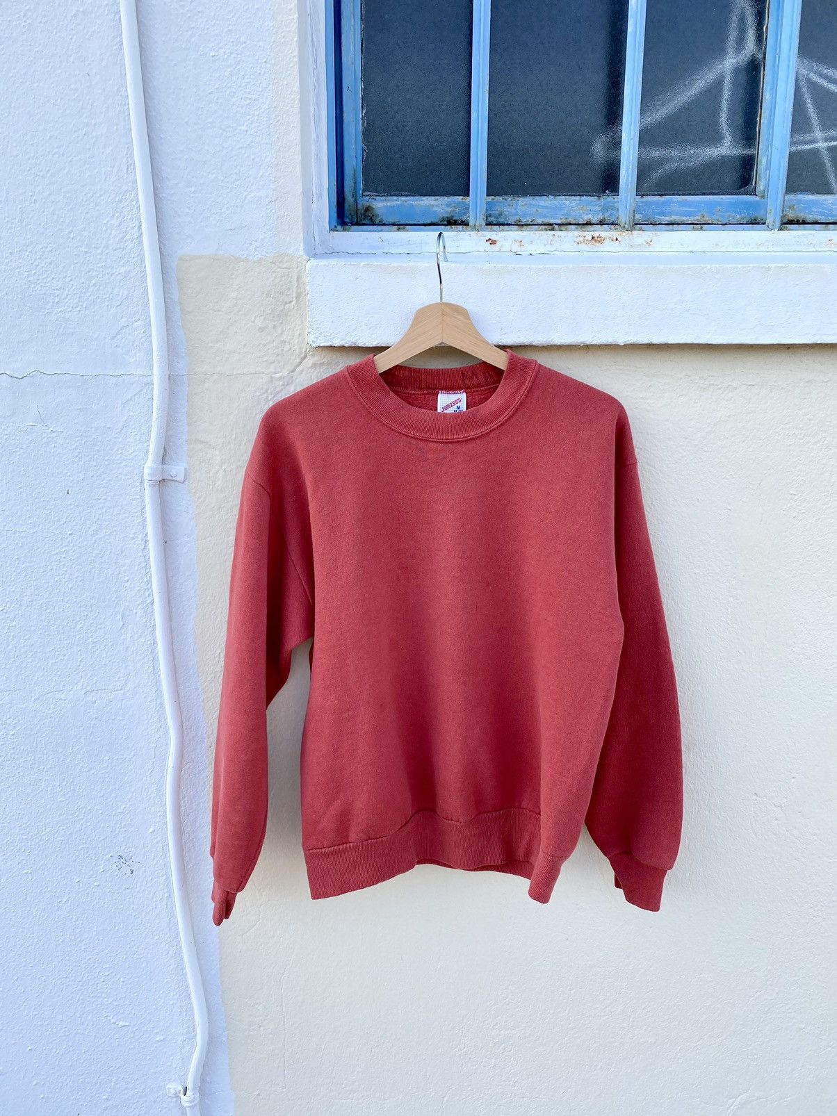 Jerzees × Vintage Vintage Jerzees Russell Red Pullover Crewneck Sweatshirt Size US M / EU 48-50 / 2 - 1 Thumbnail