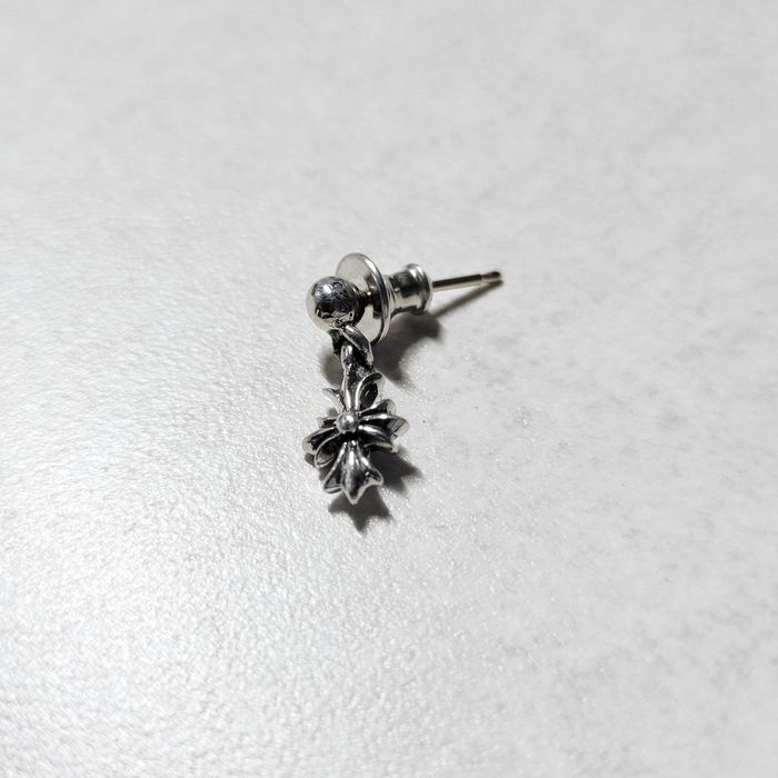 Chrome hearts discount tiny e earring