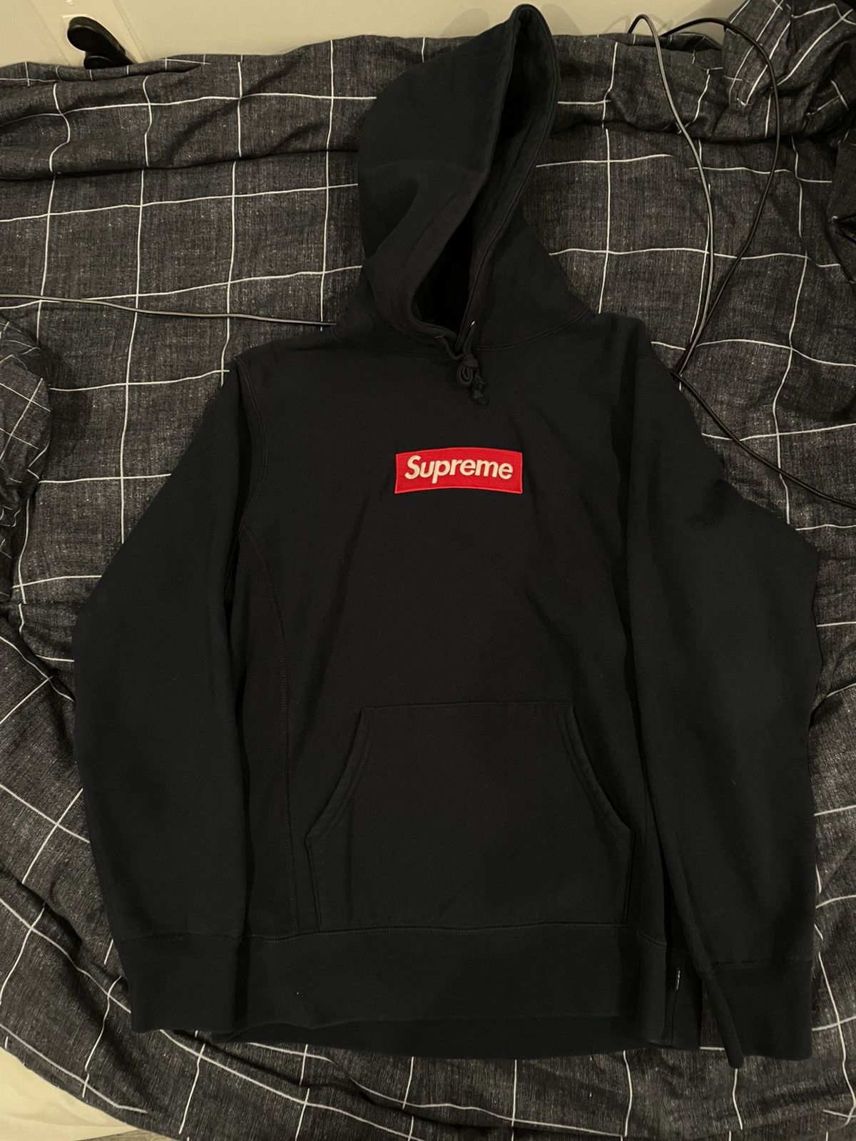 Black supreme hoodie red box logo sale