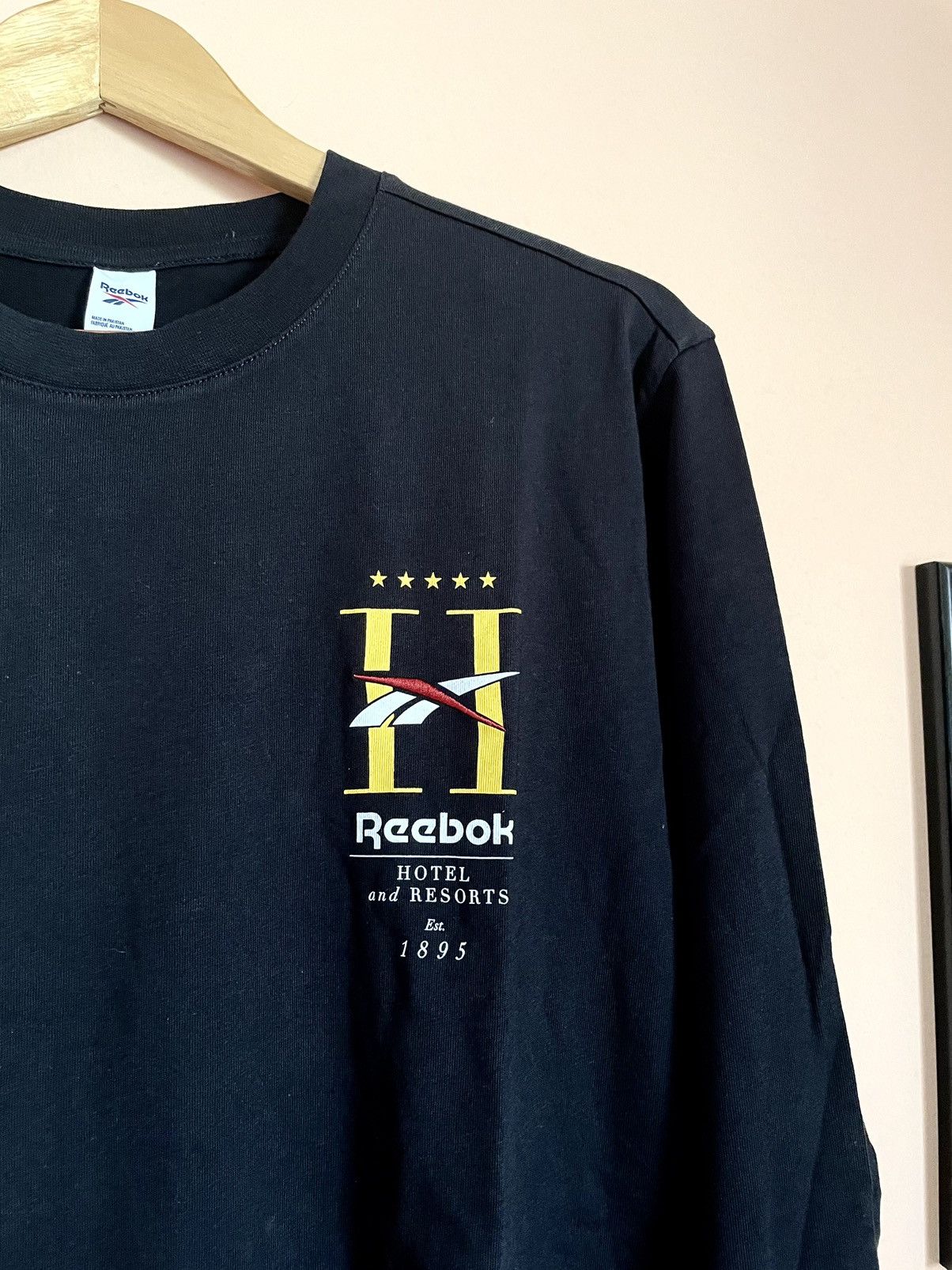Reebok Classic Hotel and Resorts longsleeve T-shirt