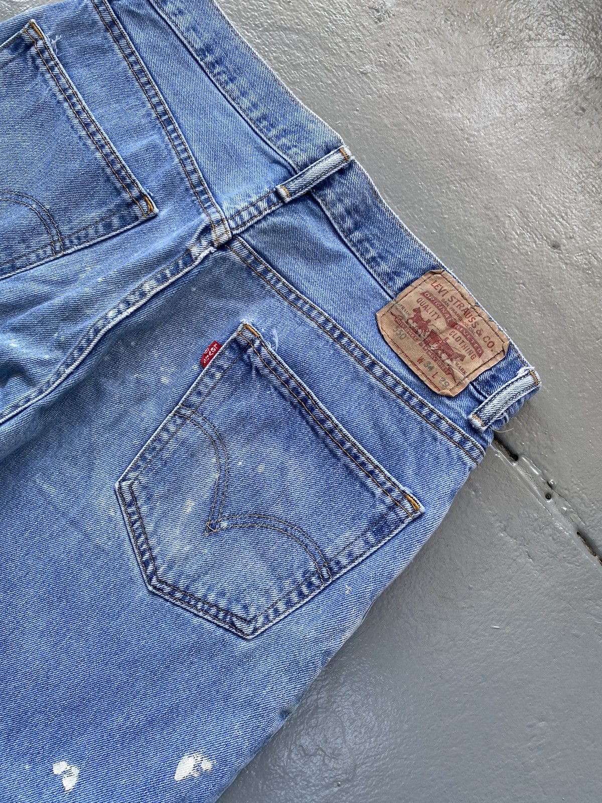 Levi's 00’s Levi’s 550’ Sun Faded Denim Painters Jeans 34x29 Size US 34 / EU 50 - 2 Thumbnail