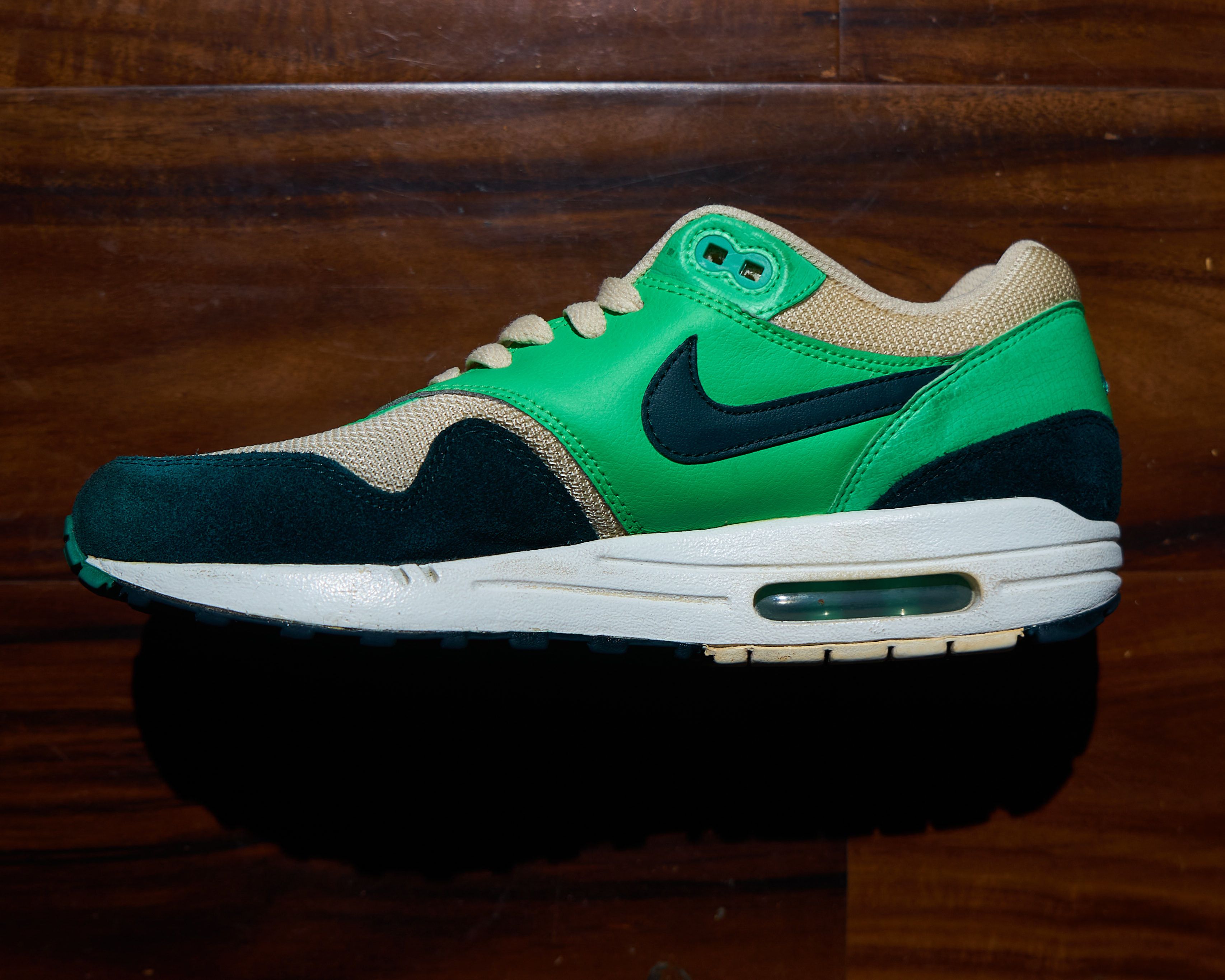 Nike Air Max 1 Essential Atomic Green 2012 Size US 8 / EU 41 - 2 Thumbnail