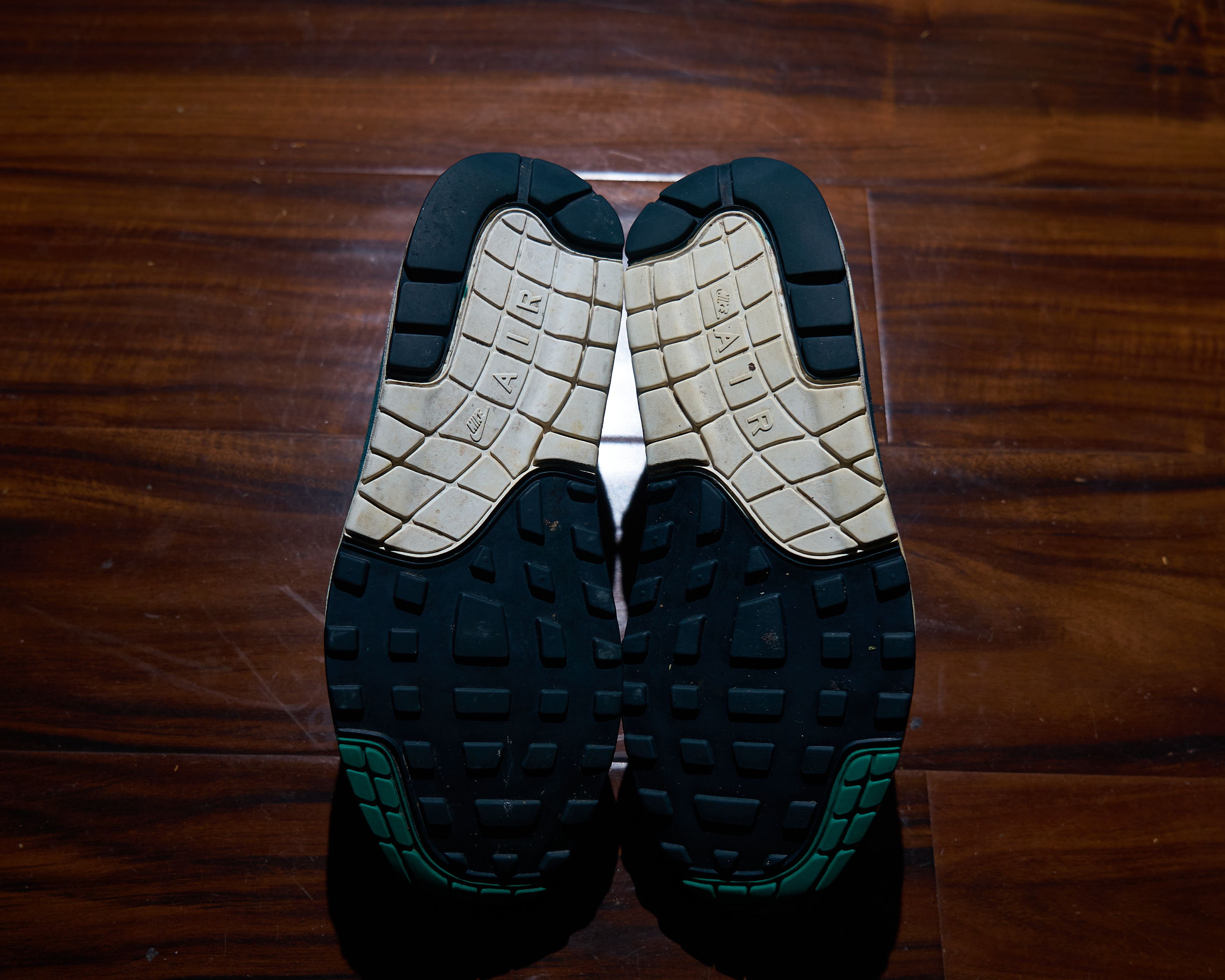 Nike Air Max 1 Essential Atomic Green 2012 Size US 8 / EU 41 - 6 Thumbnail