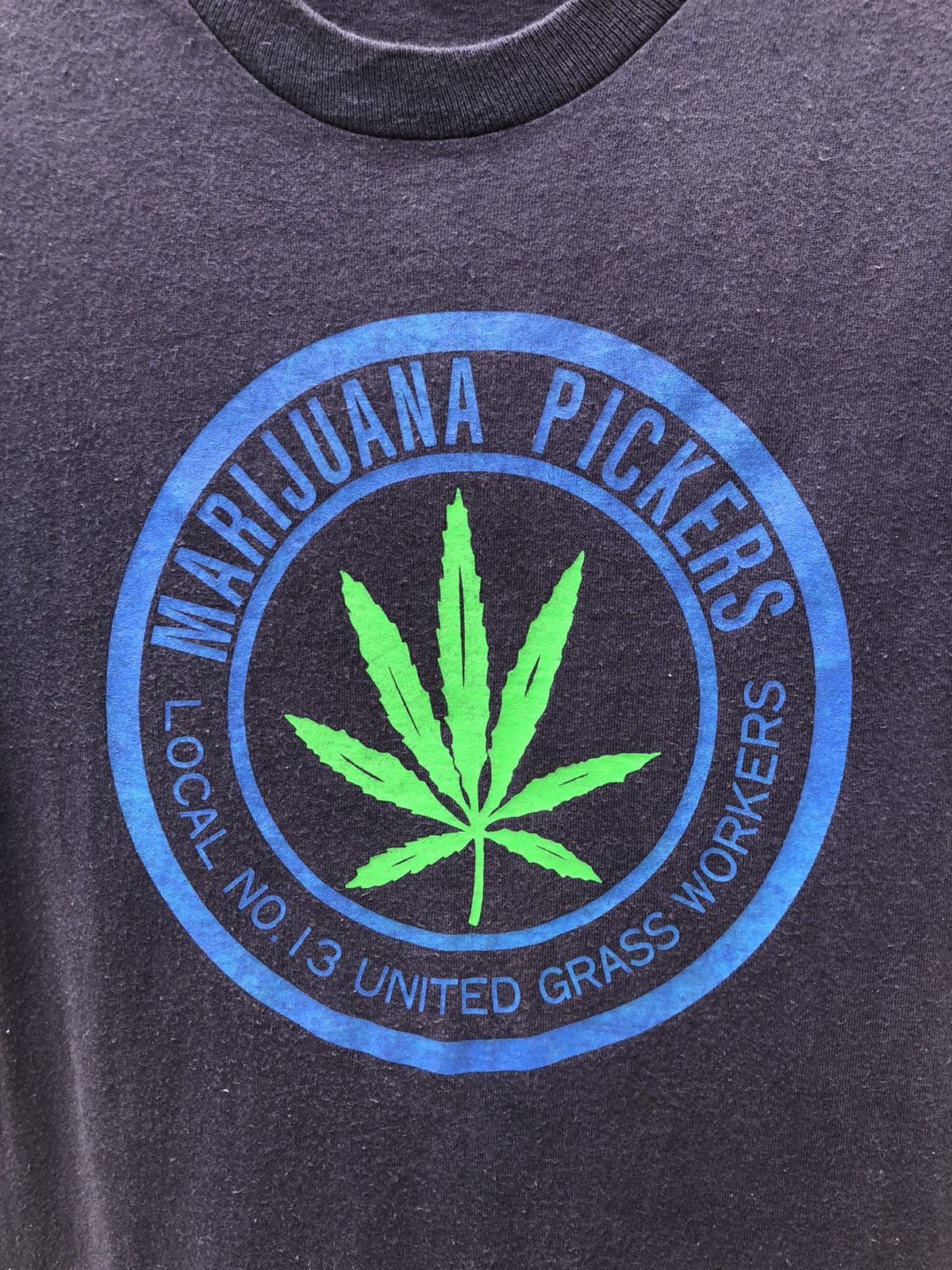 Vintage Vtg 80s 90s MARIJUANA PICKERS United Grass Workers t shirt Size US M / EU 48-50 / 2 - 3 Thumbnail