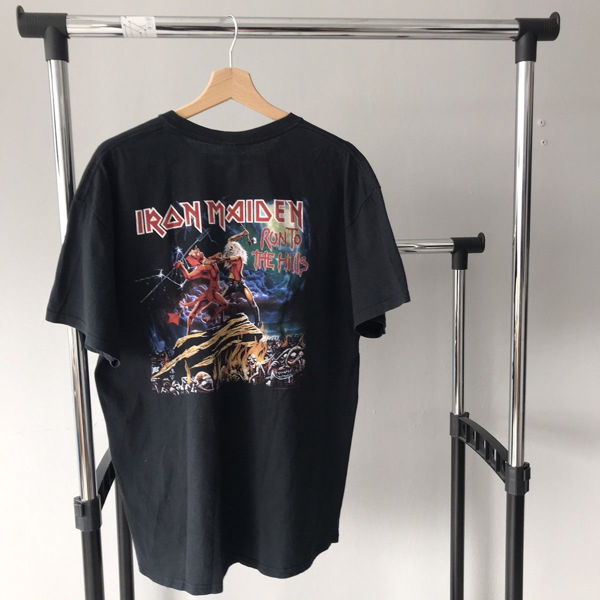 Band Tees 2016 Iron Maiden run to the hills t-shirt Size US XL / EU 56 / 4 - 3 Thumbnail