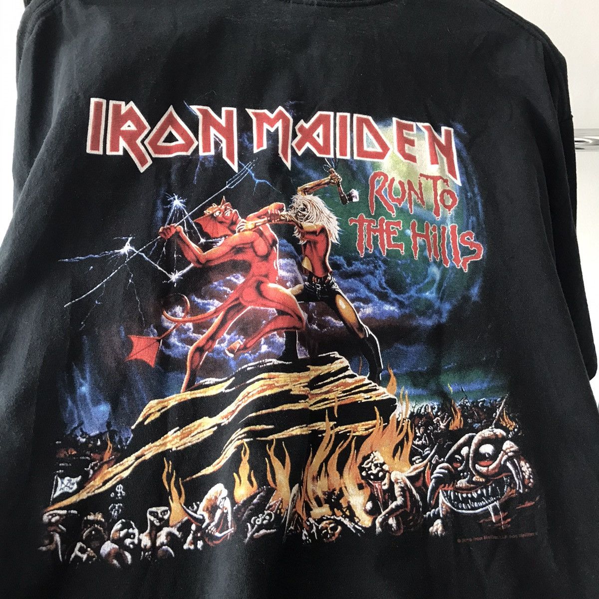 Band Tees 2016 Iron Maiden run to the hills t-shirt Size US XL / EU 56 / 4 - 4 Thumbnail