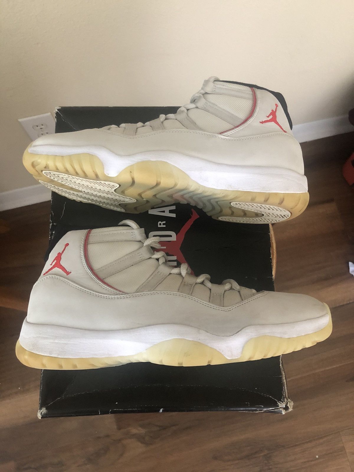 Air Jordan‎ 11 Retro Platinum Tint (2018) Size: 10.5 Jordan 11 “Platinum Tint” Size 9.5 - Gem main image 4