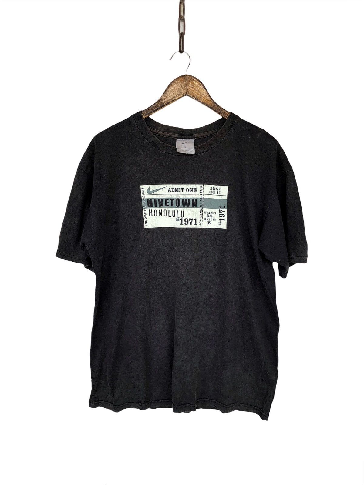 Nike HYPE🔥Y2K Nike Honolulu Marathon Distressed Shirt Size US L / EU 52-54 / 3 - 3 Thumbnail