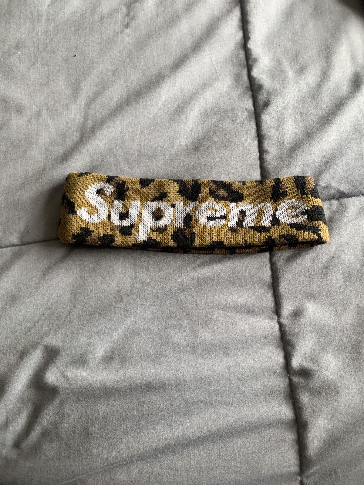 SUPREME NEW ERA BIG LOGO HEADBAND outlet (FW18)