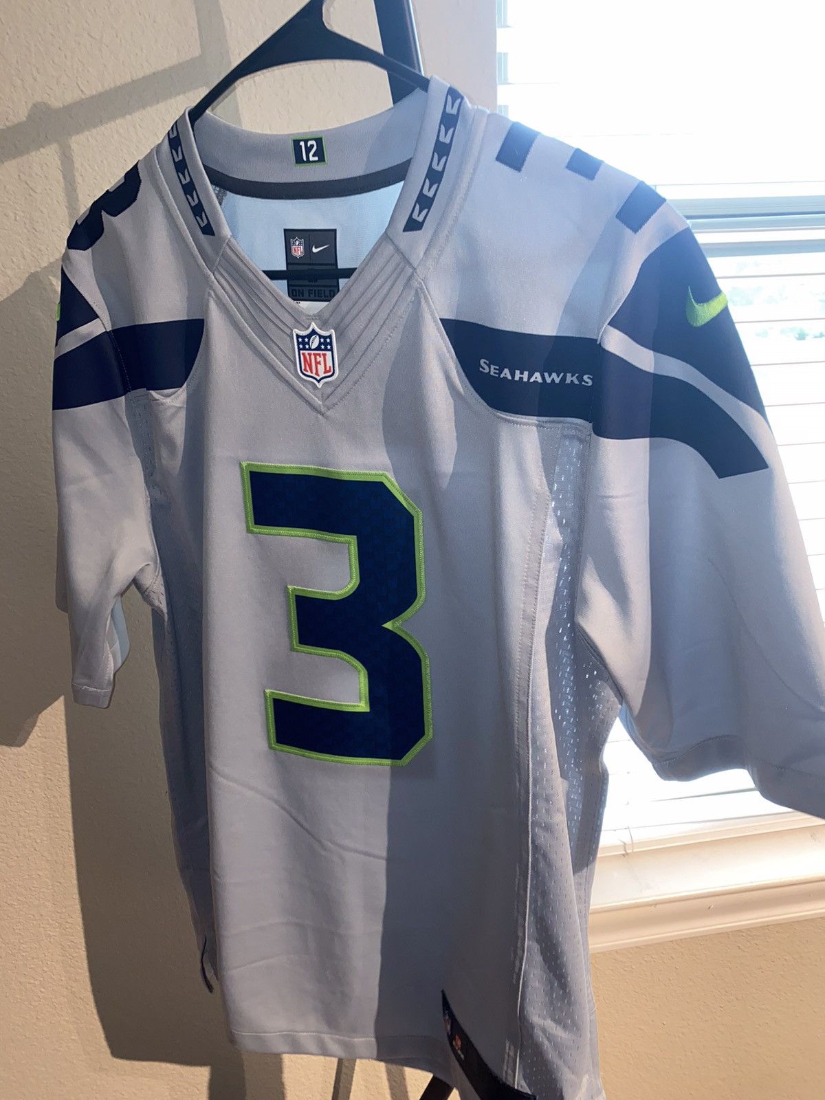 Seahawks wolf grey NFL jersey 3 Russell Wilson size large by Nike