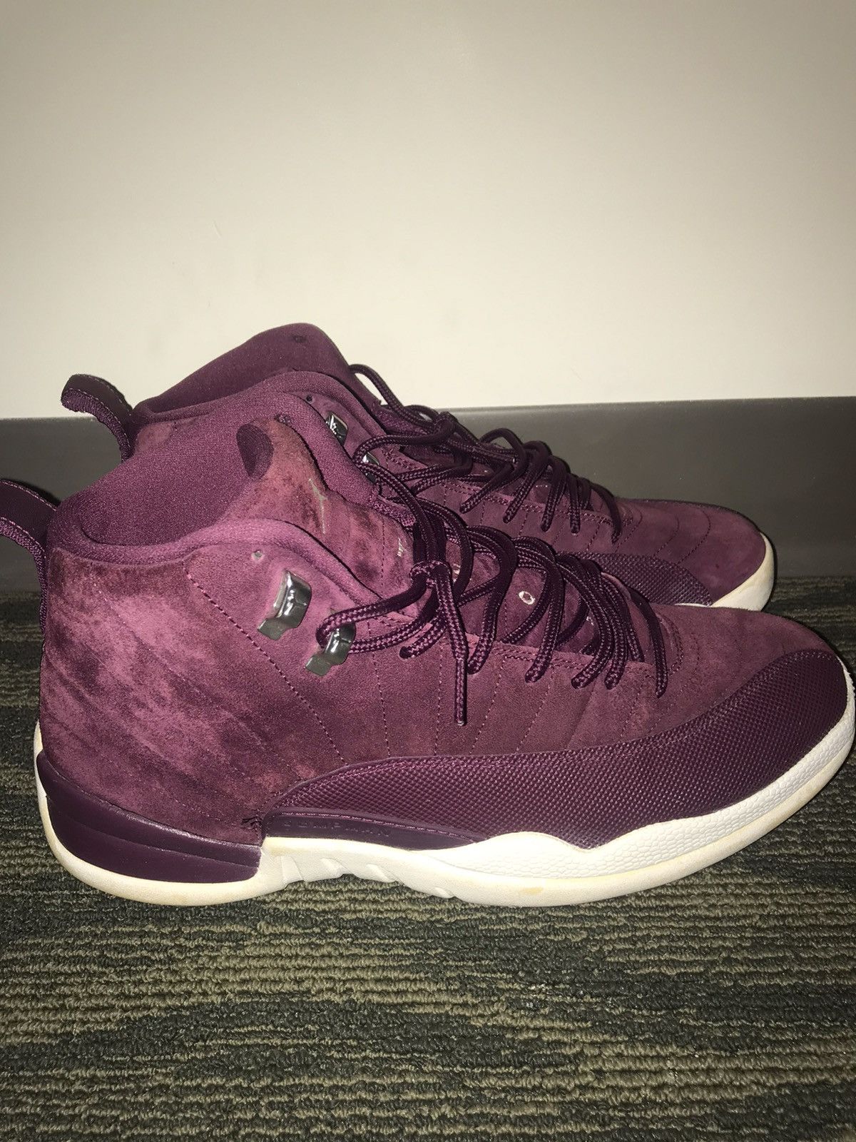 Jordan Brand × Nike Air Jordan 12 Retro Bordeaux 2017 Size US 12 / EU 45 - 2 Thumbnail