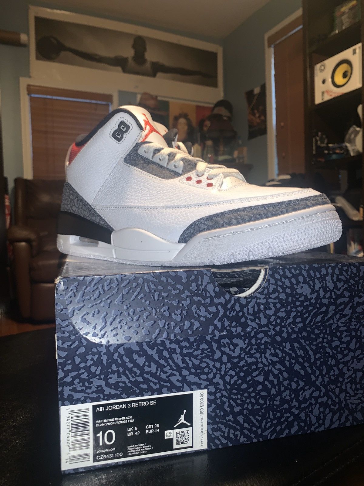 Air Jordan Retro SE (Denim Fire Red)