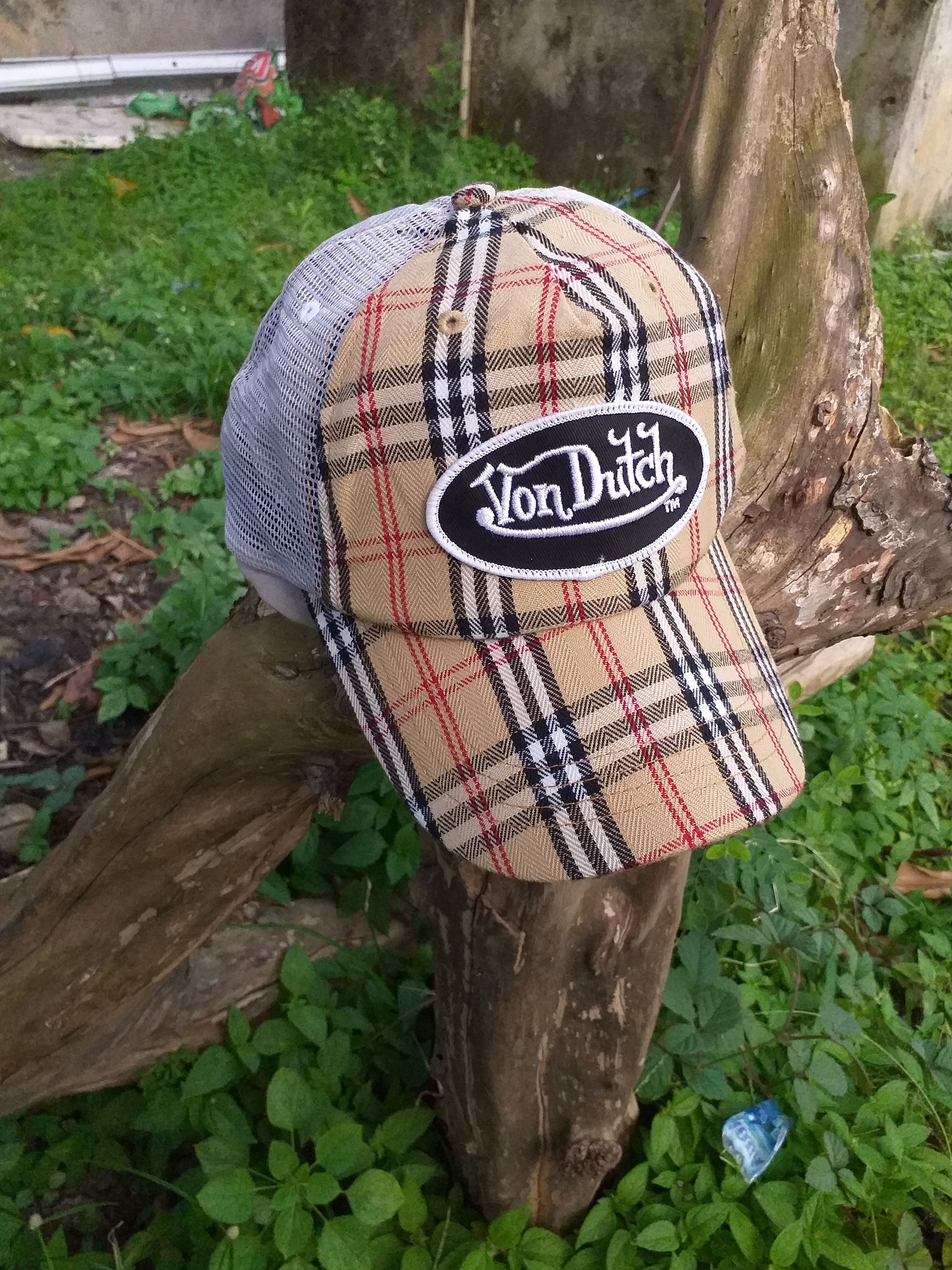 Von Dutch Trucker Hat Burburry colorway