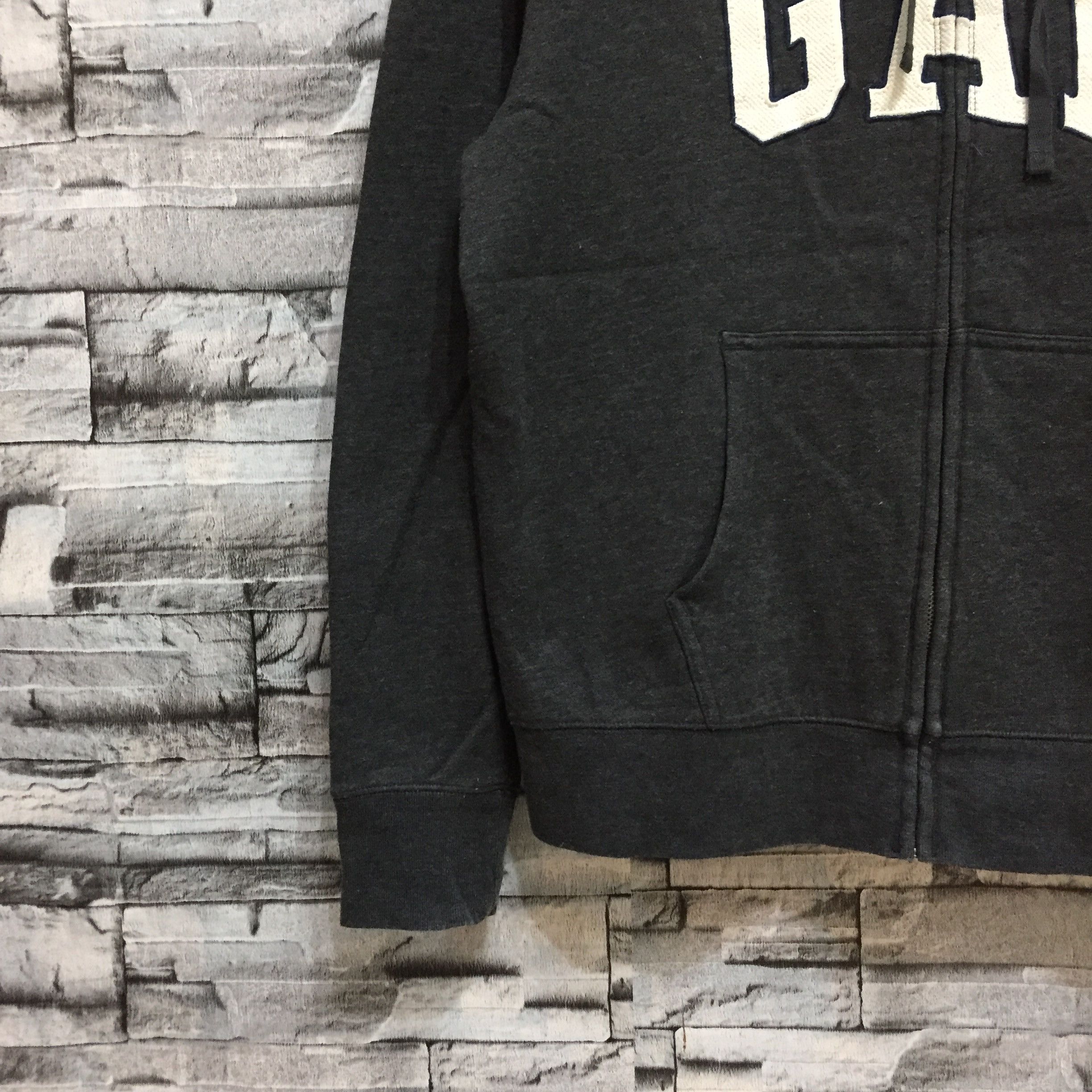 Gap Vintage Gap hoodie spellout embroidered big logo Size US L / EU 52-54 / 3 - 5 Thumbnail