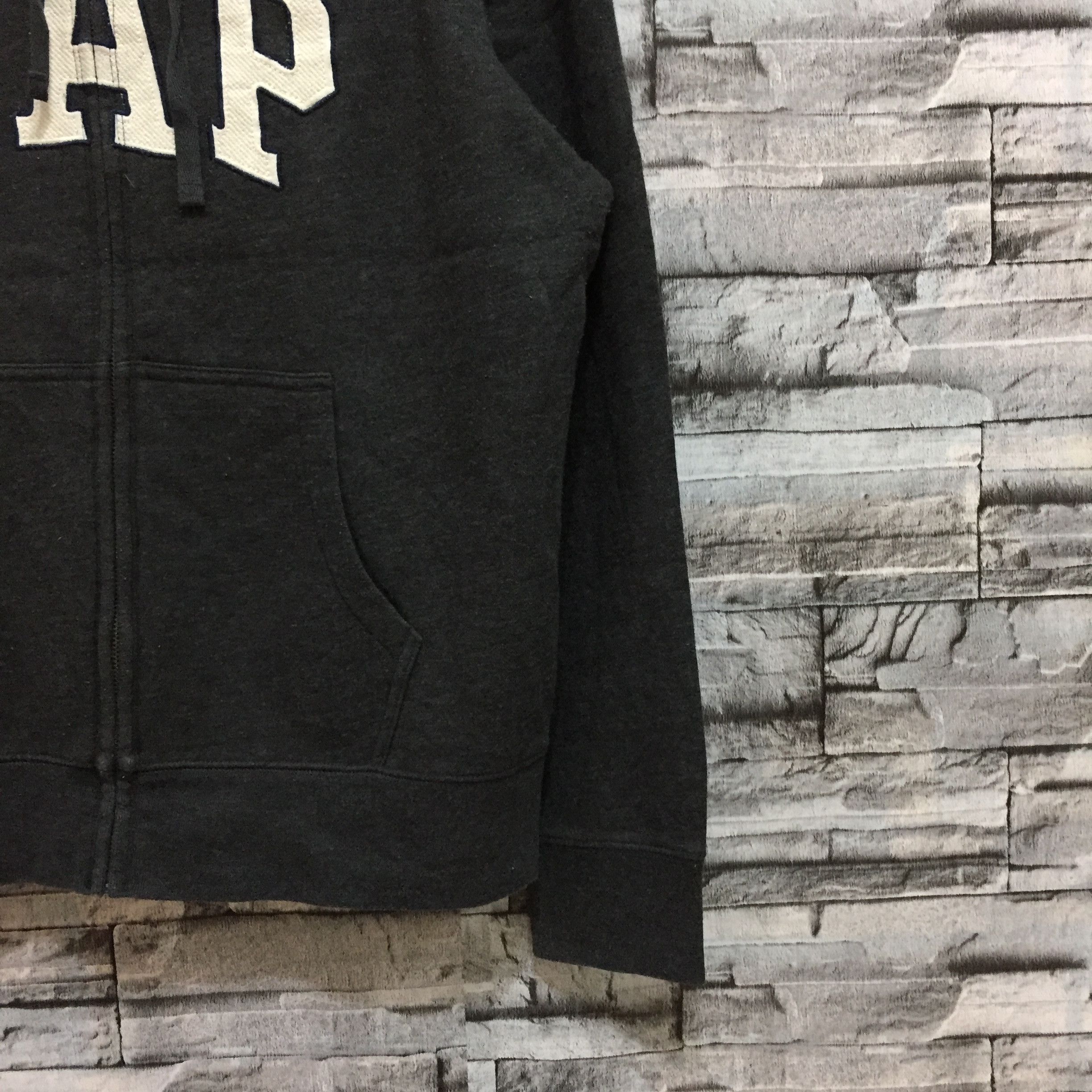 Gap Vintage Gap hoodie spellout embroidered big logo Size US L / EU 52-54 / 3 - 6 Thumbnail