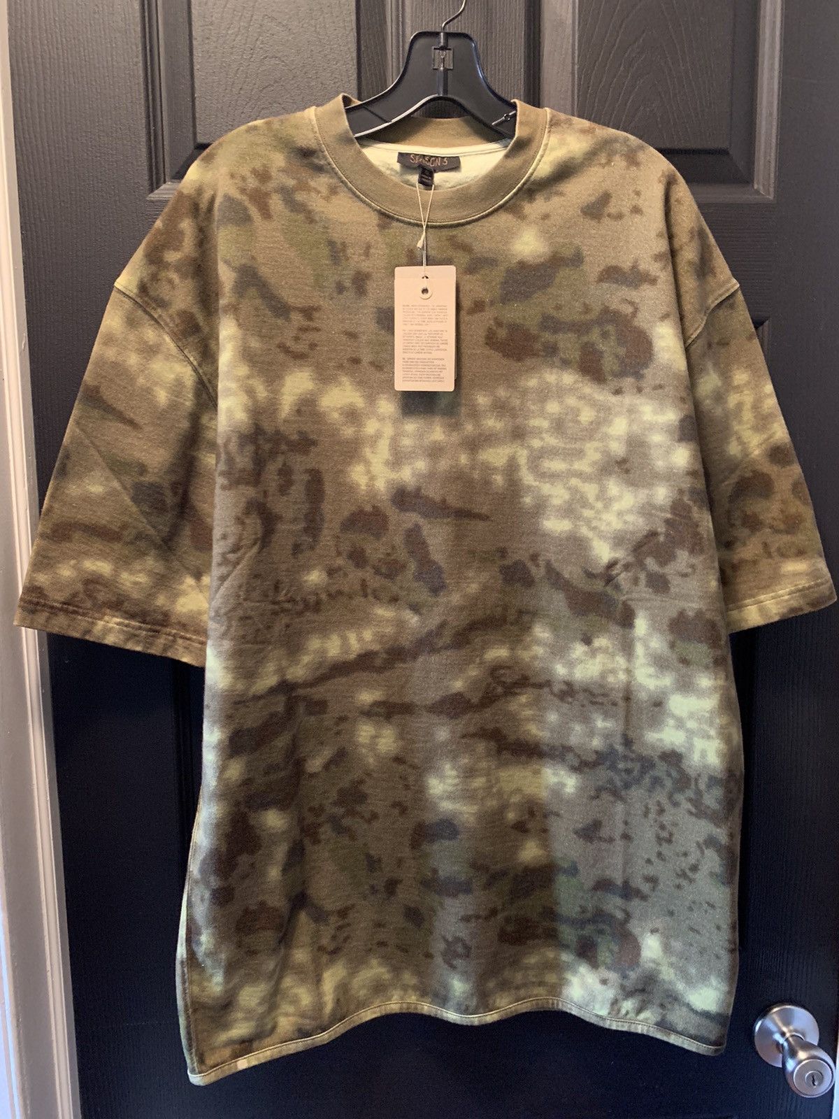 Shops yeezy season 3 camo tee