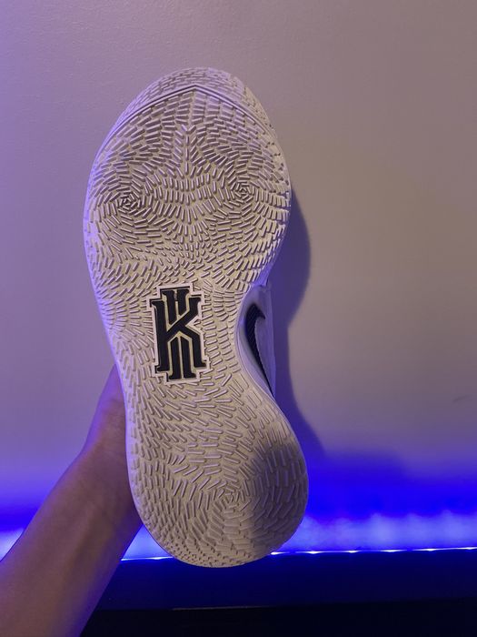 adidas kyrie