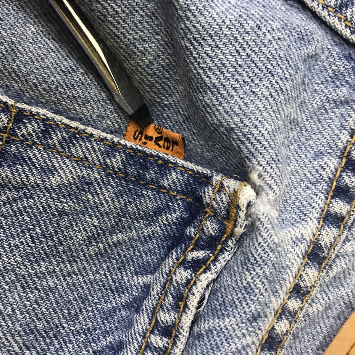 Levi's Vintage 90s Levis 550 Relaxed Tapered Stonewash Size US 37 - 19 Thumbnail