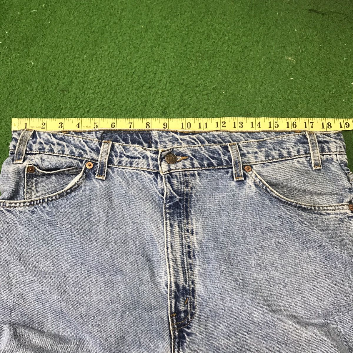 Levi's Vintage 90s Levis 550 Relaxed Tapered Stonewash Size US 37 - 20 Thumbnail