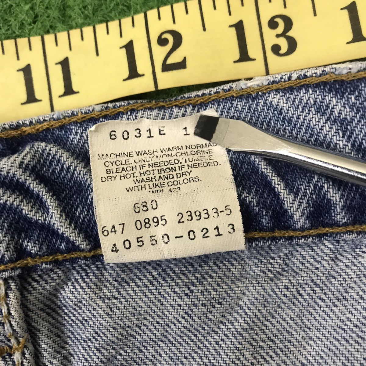 Levi's Vintage 90s Levis 550 Relaxed Tapered Stonewash Size US 37 - 22 Thumbnail