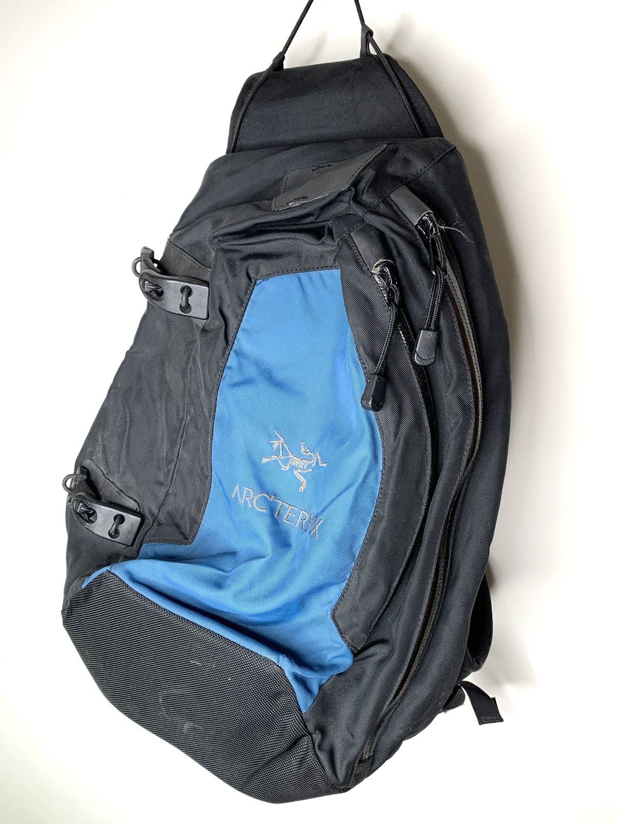バッグ Arc'teryx Quiver 11L tri-harness bag Arc'teryx Arcteryx Quiver 11L tri-harness bag Black | Grailed