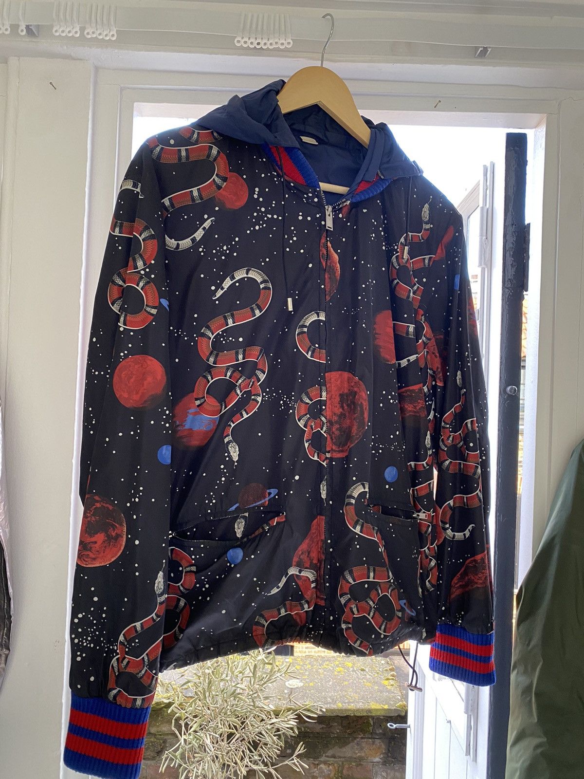 Gucci snake outlet space jacket