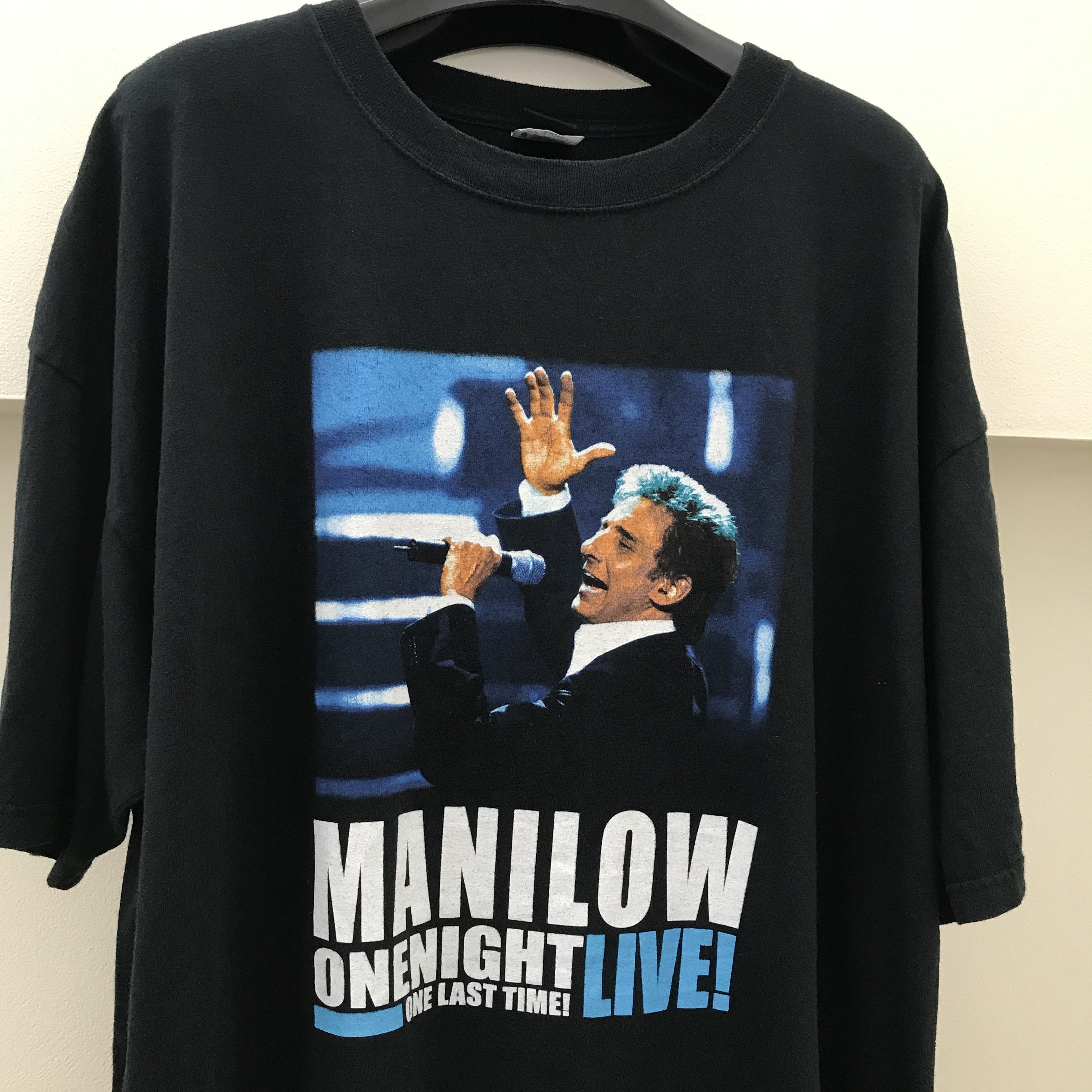 Band Tees VINTAGE Y2K MANILOW ONENIGHT LIVE TOUR TEE SHIRT 2XL Size US XXL / EU 58 / 5 - 2 Thumbnail